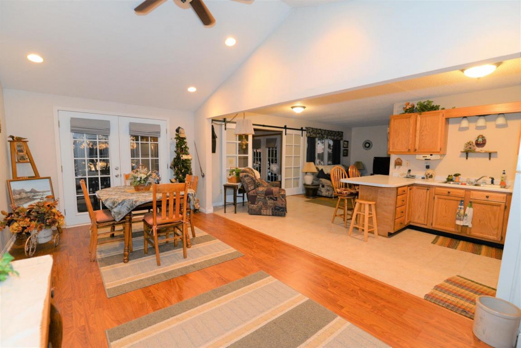 792 Lake Hendricks Drive, White, SD 57276