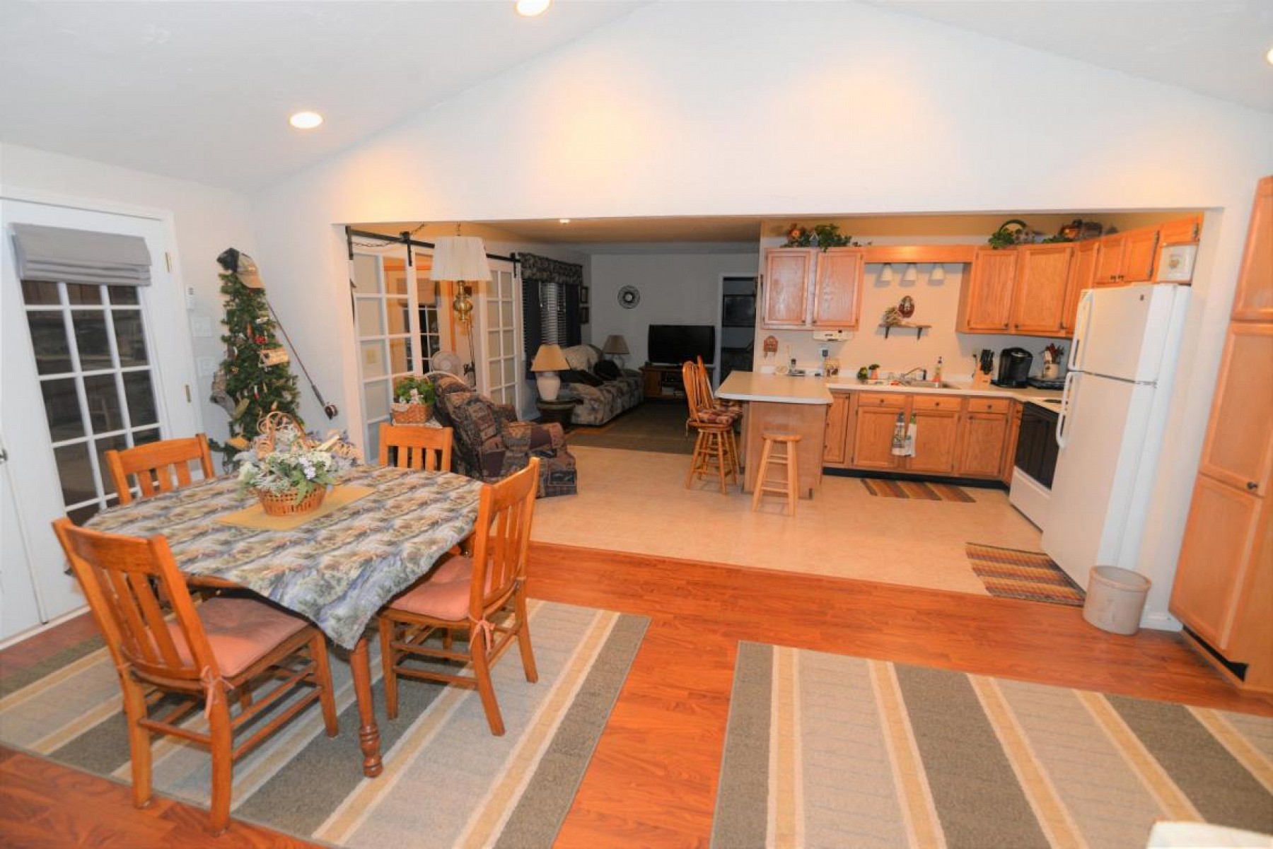 792 Lake Hendricks Drive, White, SD 57276