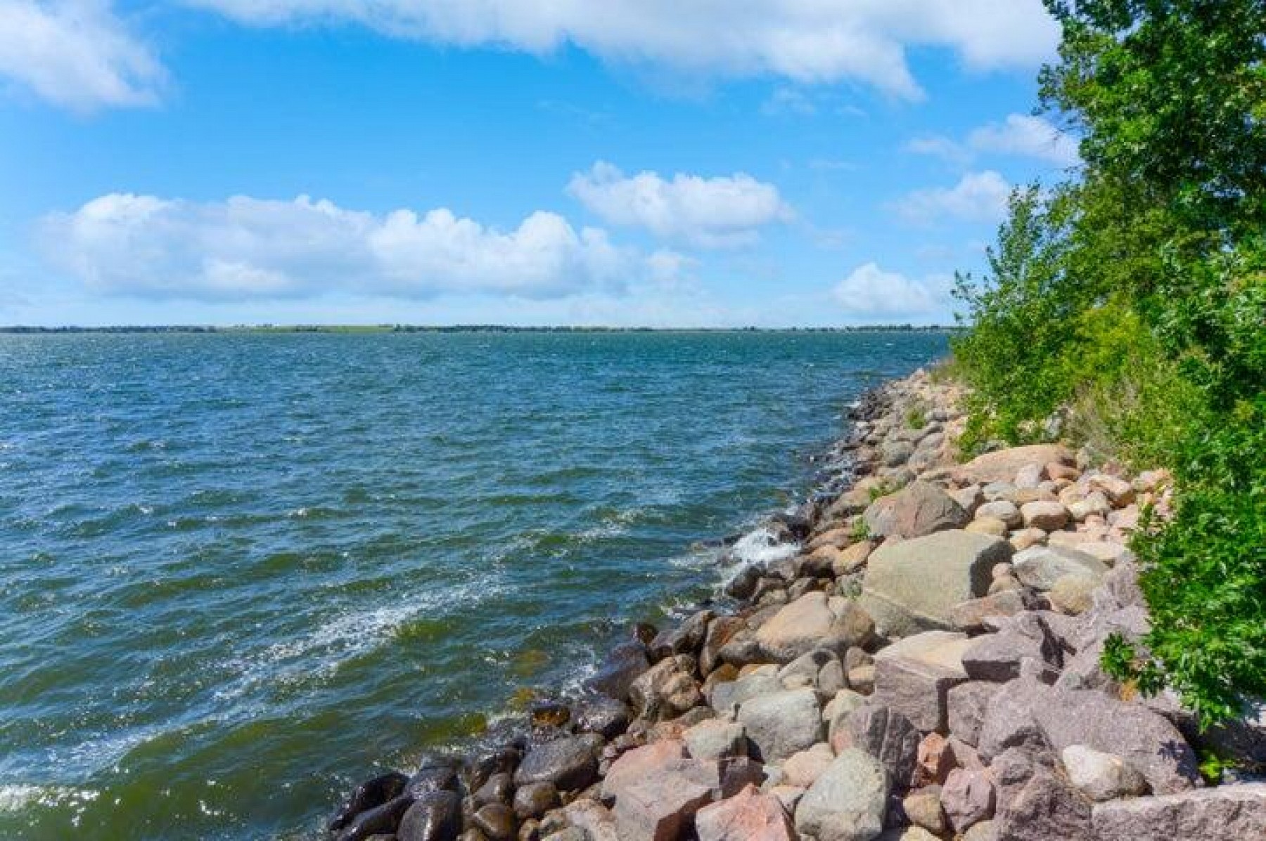 182 Lake Drive, Lake Poinsett, SD 57234