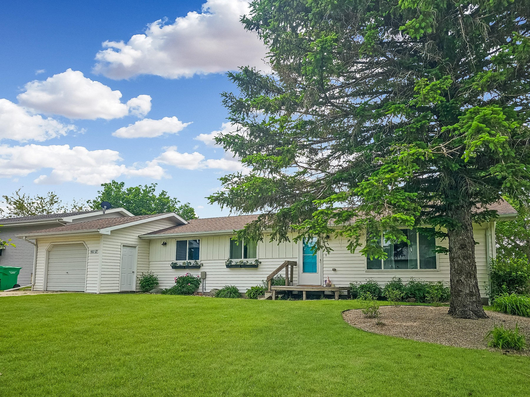 182 Lake Drive, Lake Poinsett, SD 57234