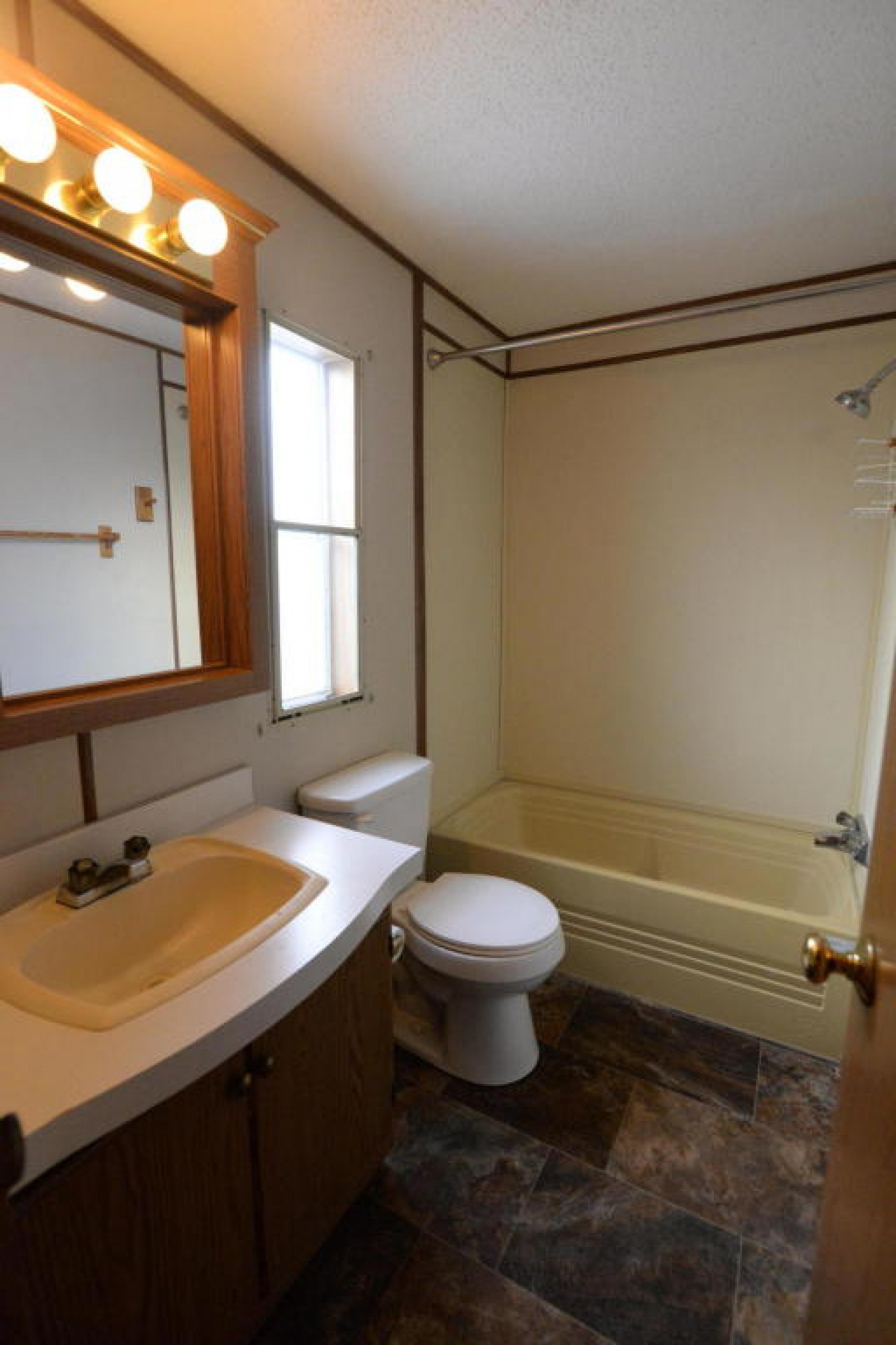 600 5th Avenue, Brookings, SD 57006