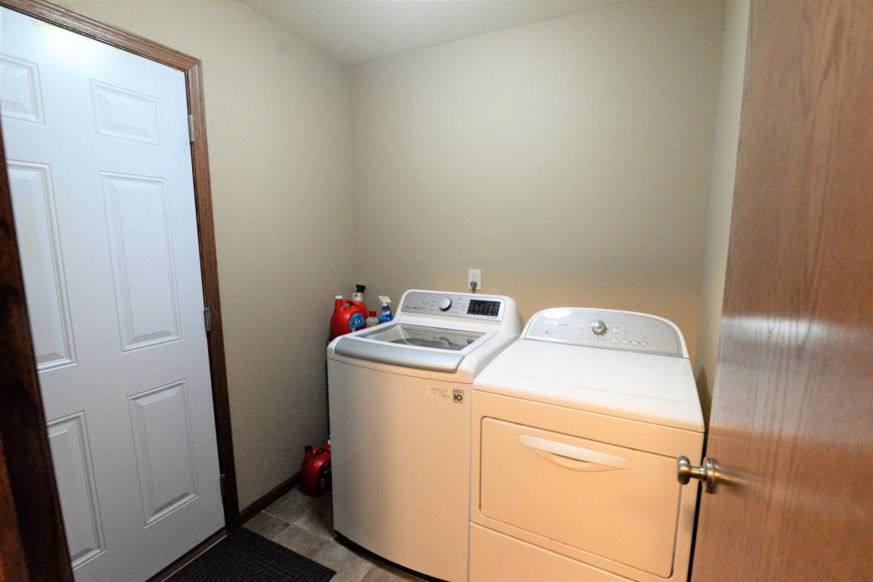 1142 15th St S, Brookings, SD 57006