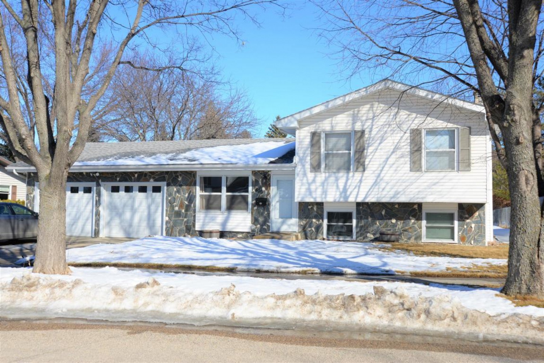 400 21st Avenue, Brookings, SD 57006