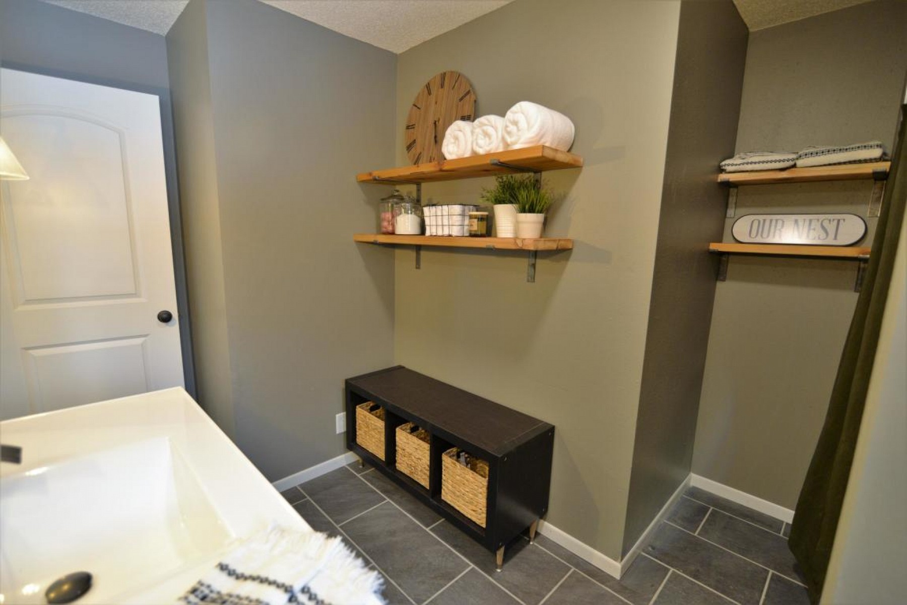 1018 Circle Drive, Brookings, SD 57006