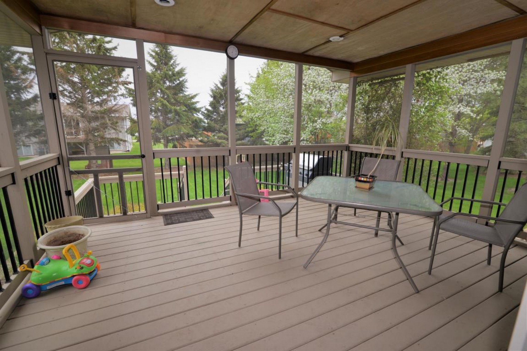 418 Hunters Ridge Road, Brookings, SD 57006