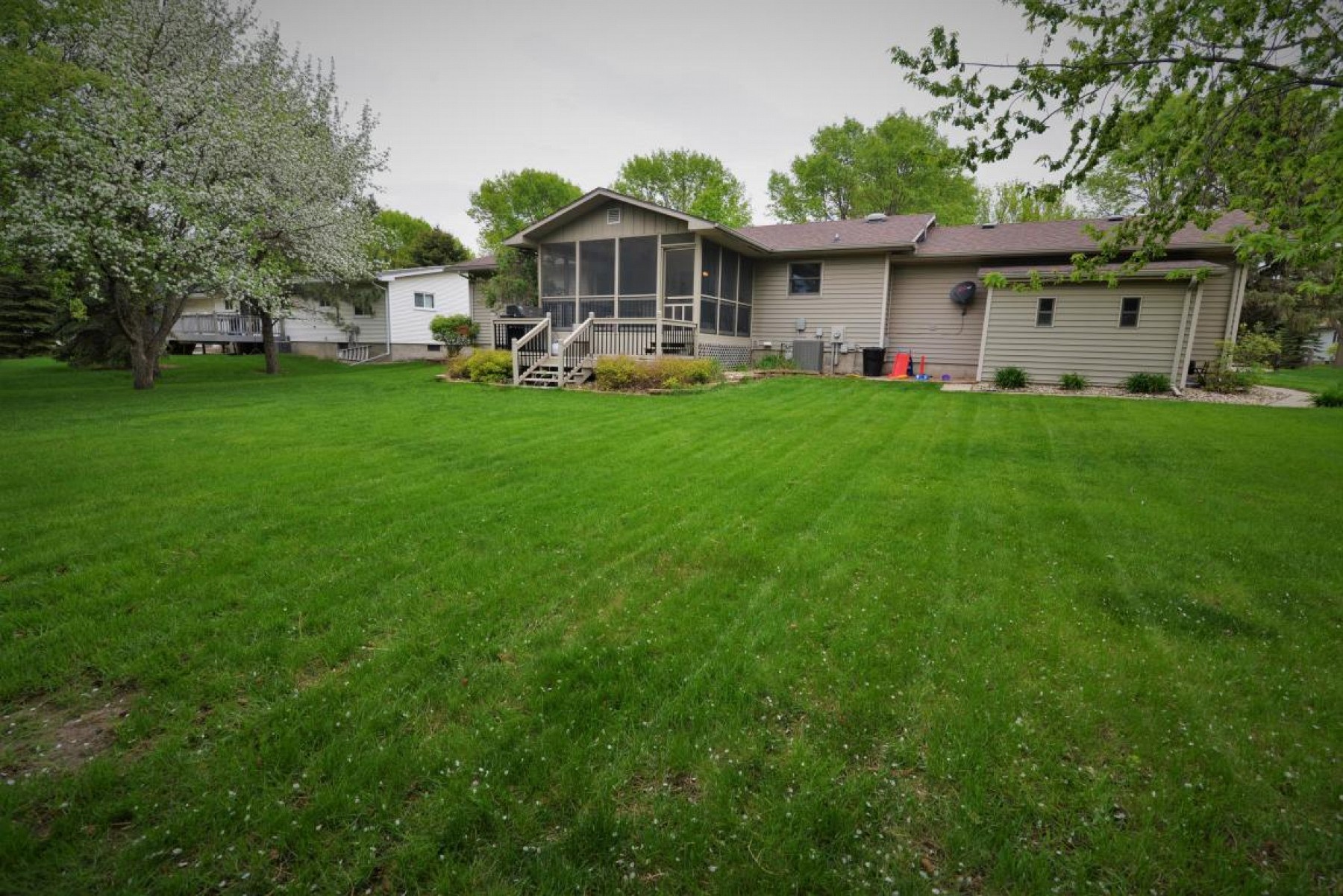 418 Hunters Ridge Road, Brookings, SD 57006