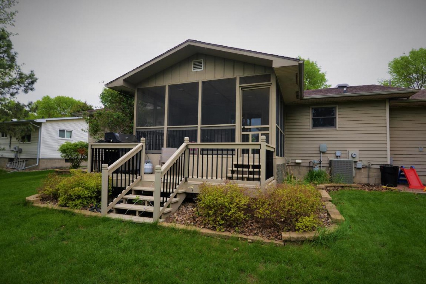 418 Hunters Ridge Road, Brookings, SD 57006