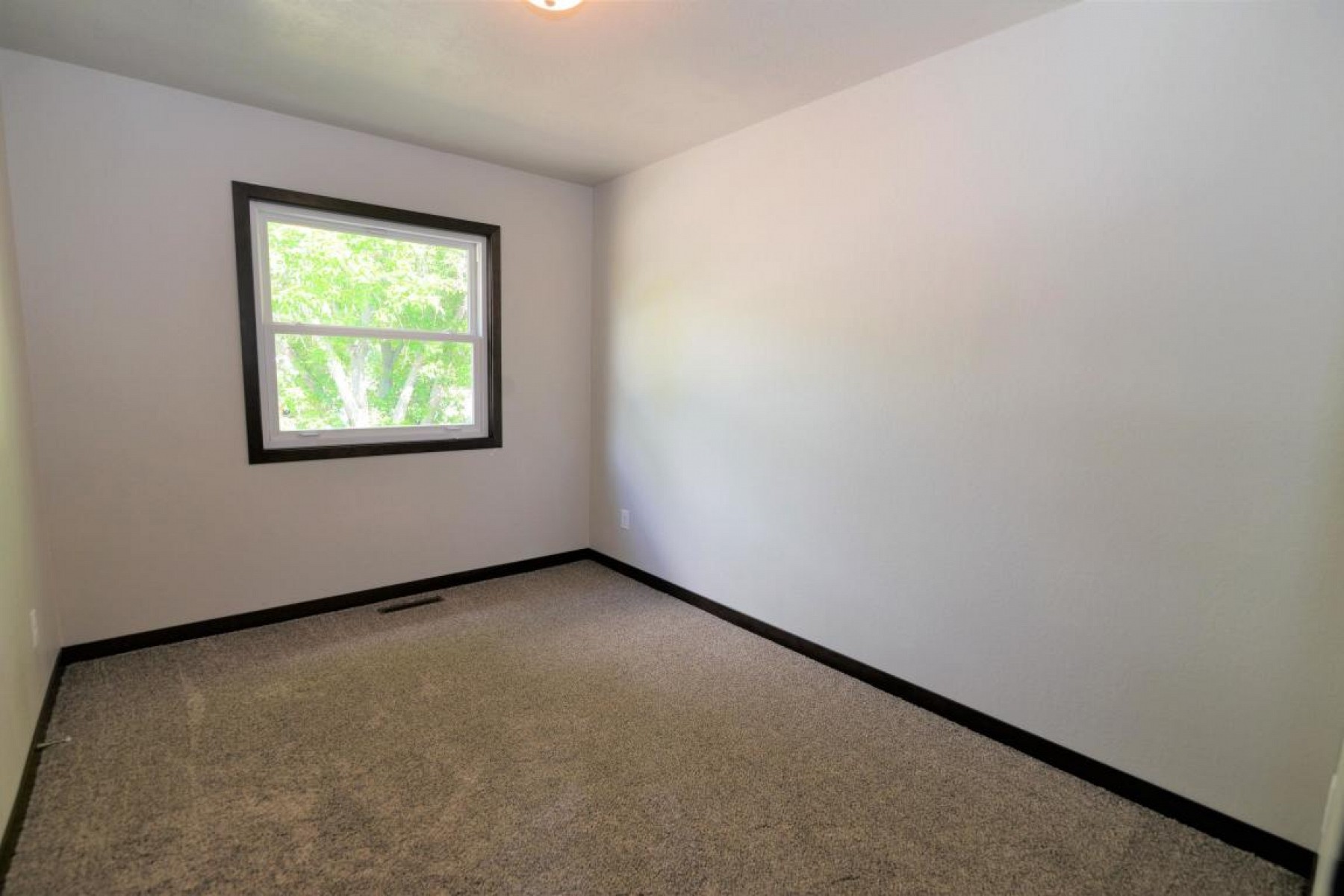 944 Broken Bow Trail, Brookings, SD 57006