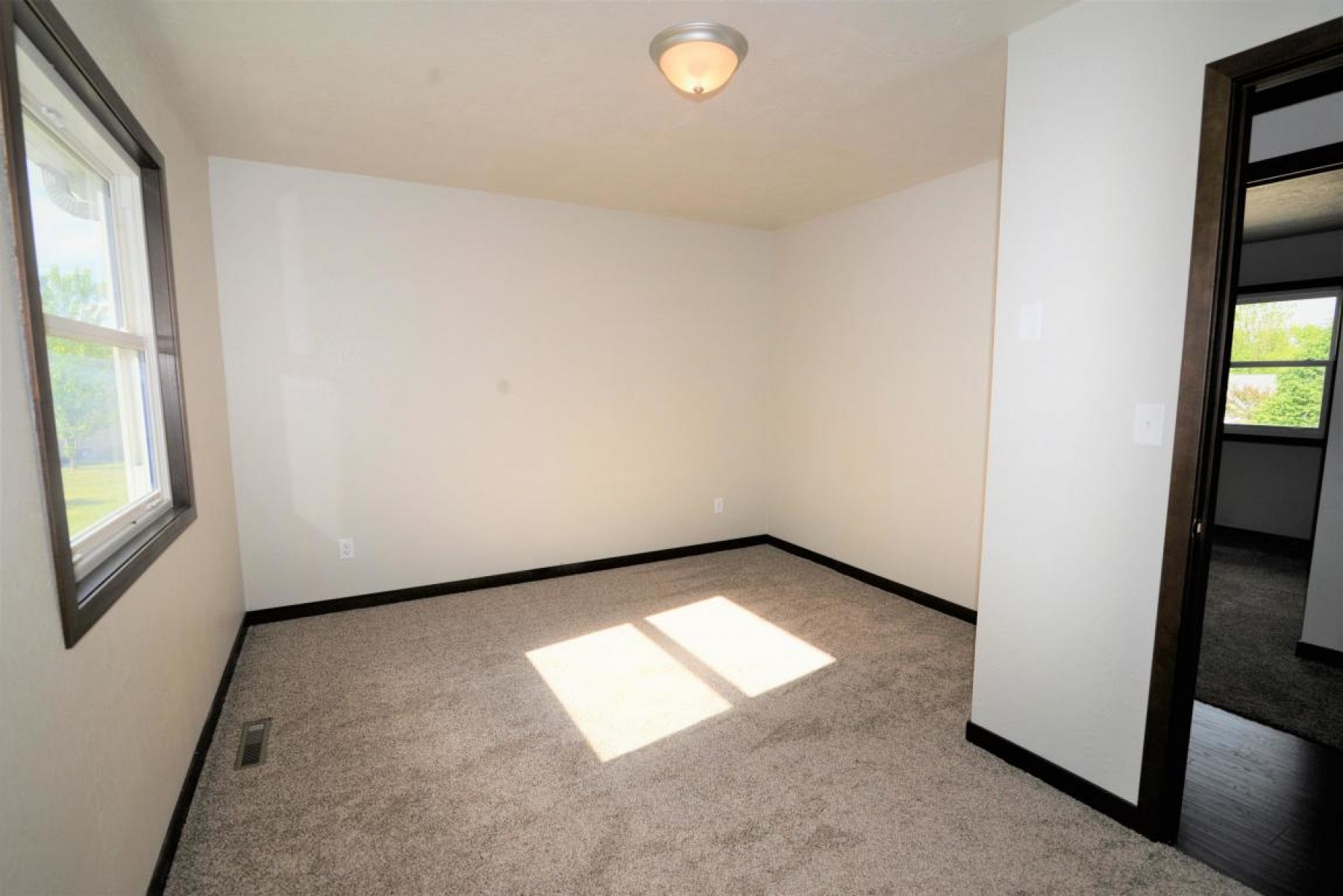 944 Broken Bow Trail, Brookings, SD 57006