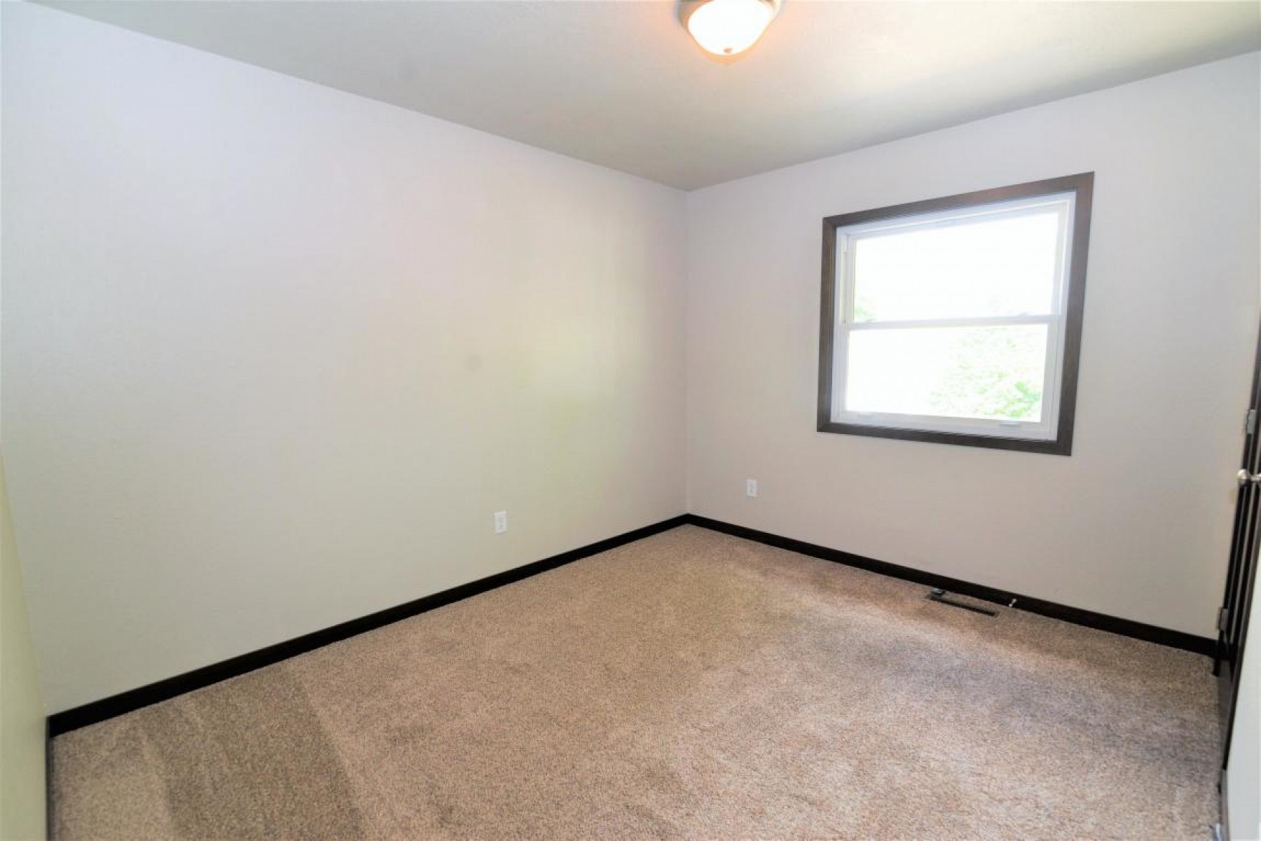 944 Broken Bow Trail, Brookings, SD 57006