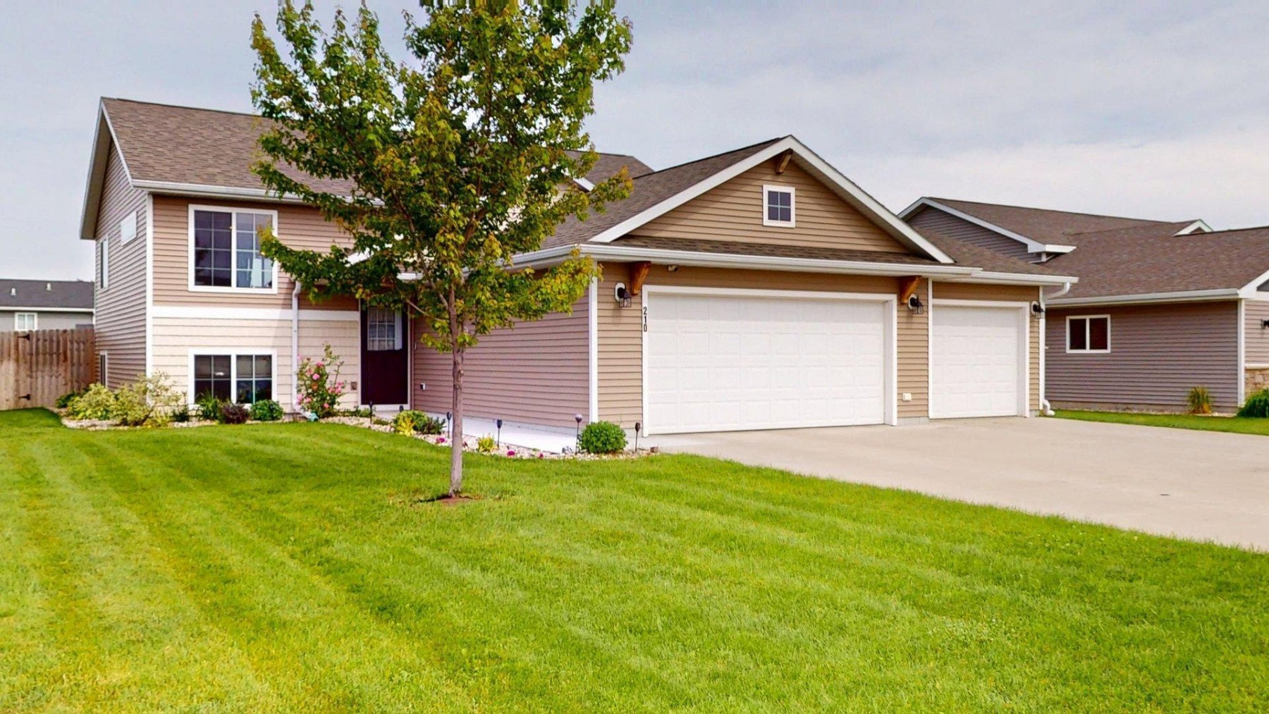 210 Lindsay Drive, Aurora, SD 57002