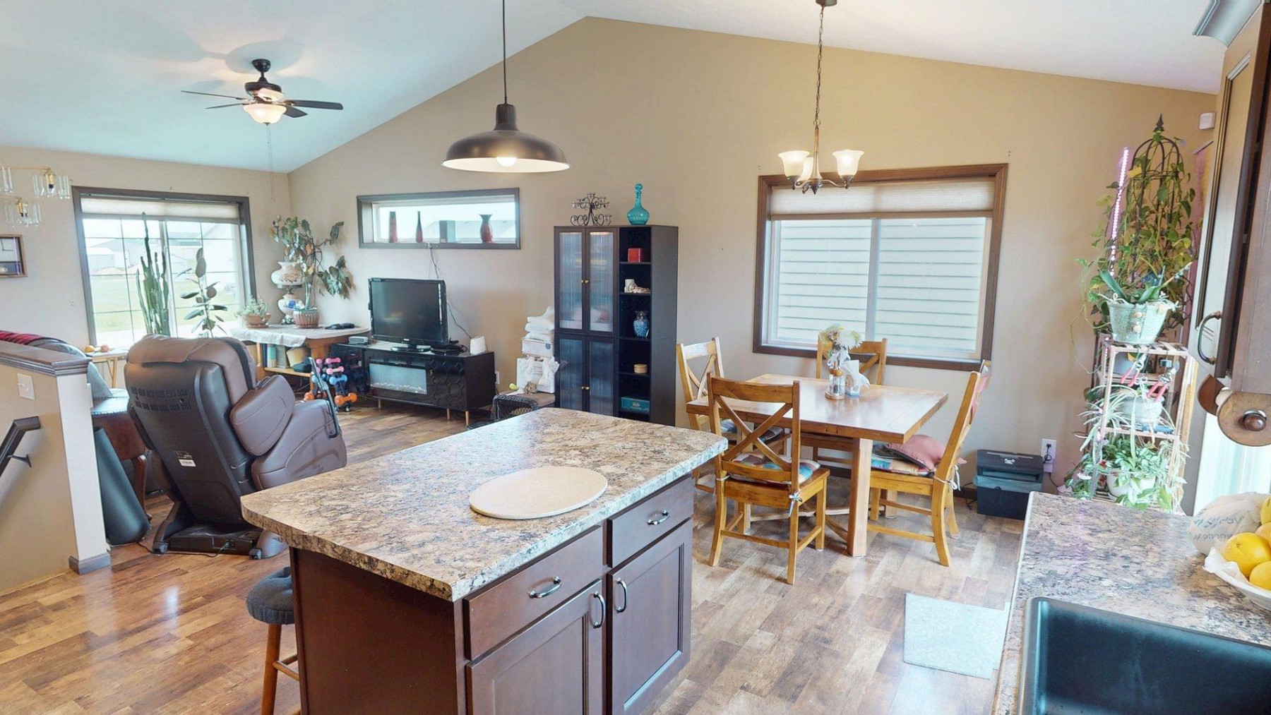 210 Lindsay Drive, Aurora, SD 57002