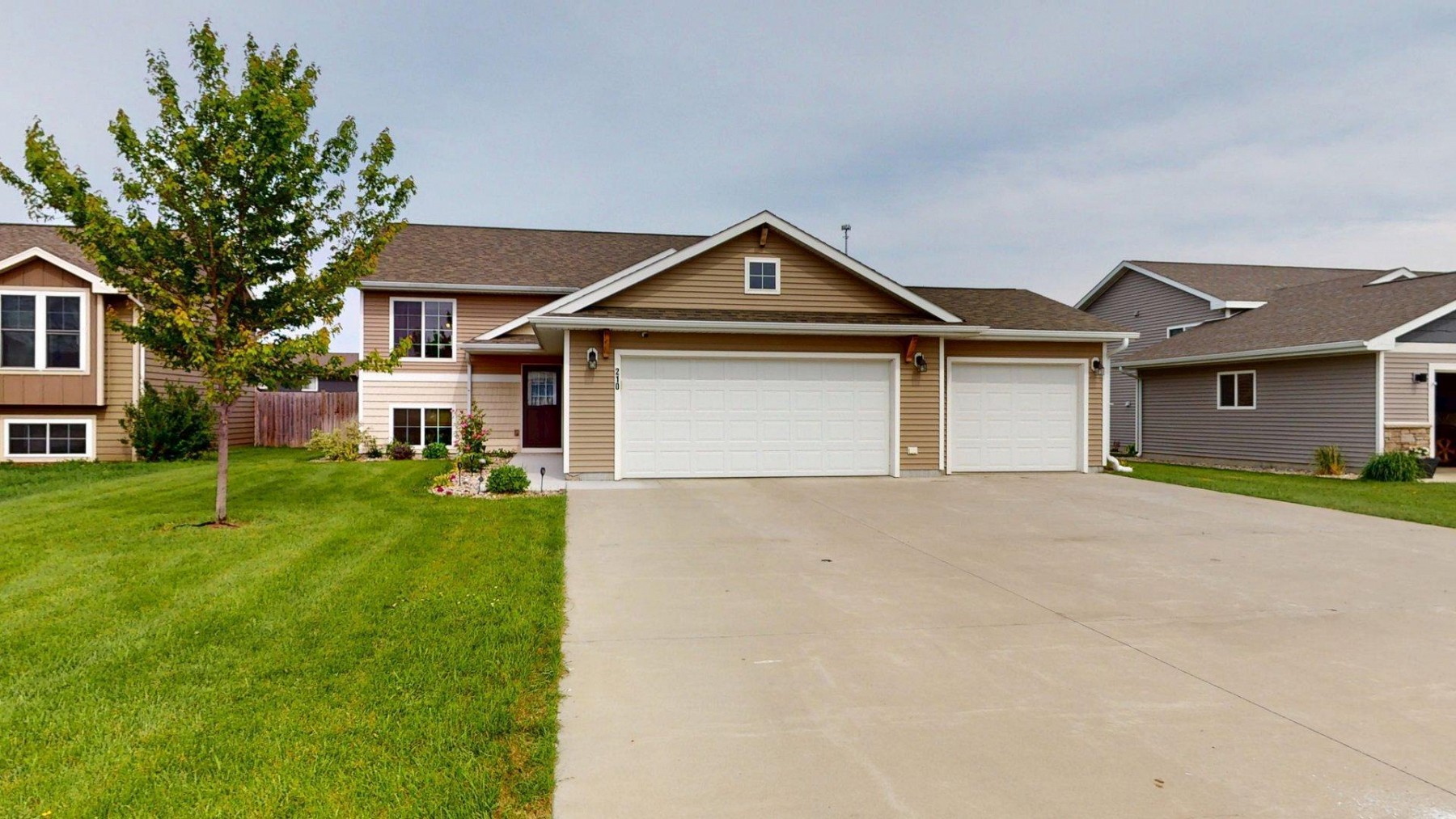 210 Lindsay Drive, Aurora, SD 57002