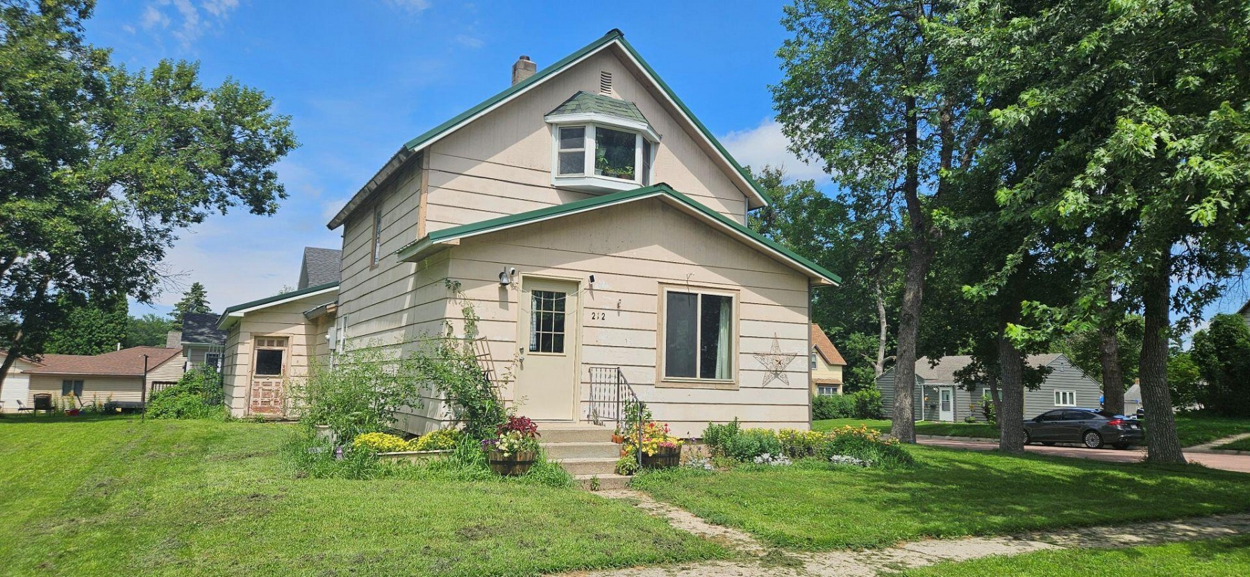 212 Broad Avenue, Flandreau, SD 57028
