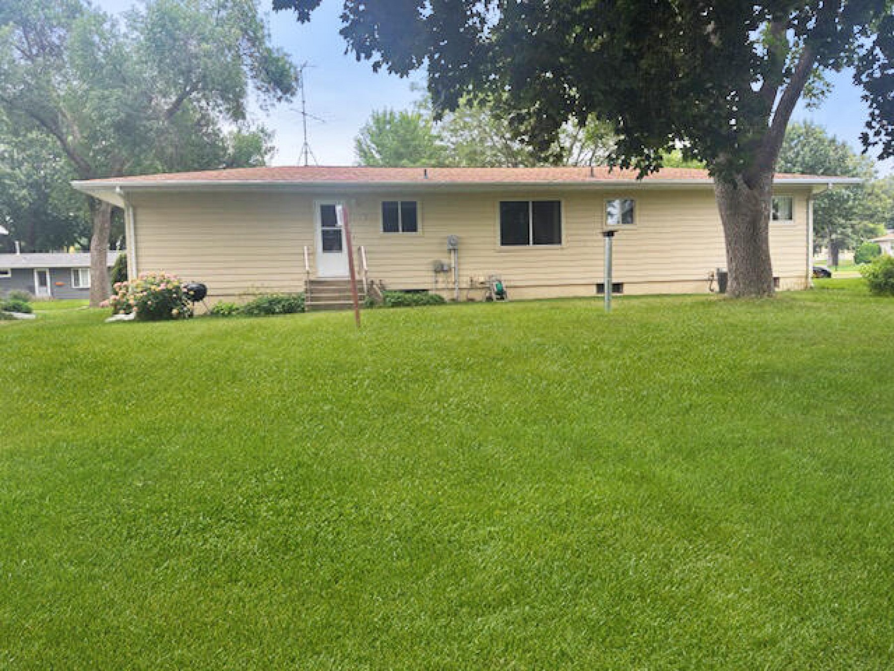 1811 Morningside Drive, Brookings, SD 57006