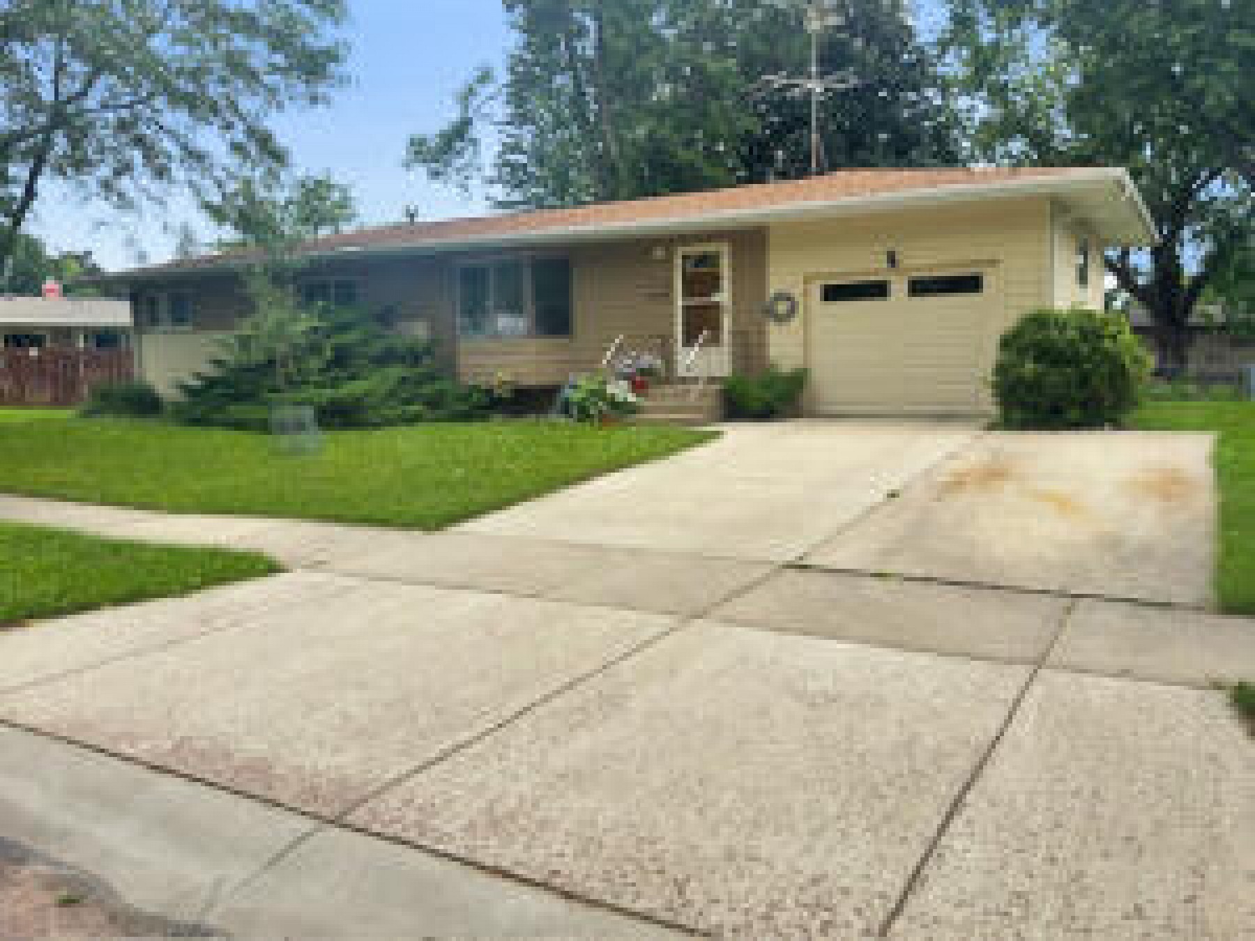 1811 Morningside Drive, Brookings, SD 57006