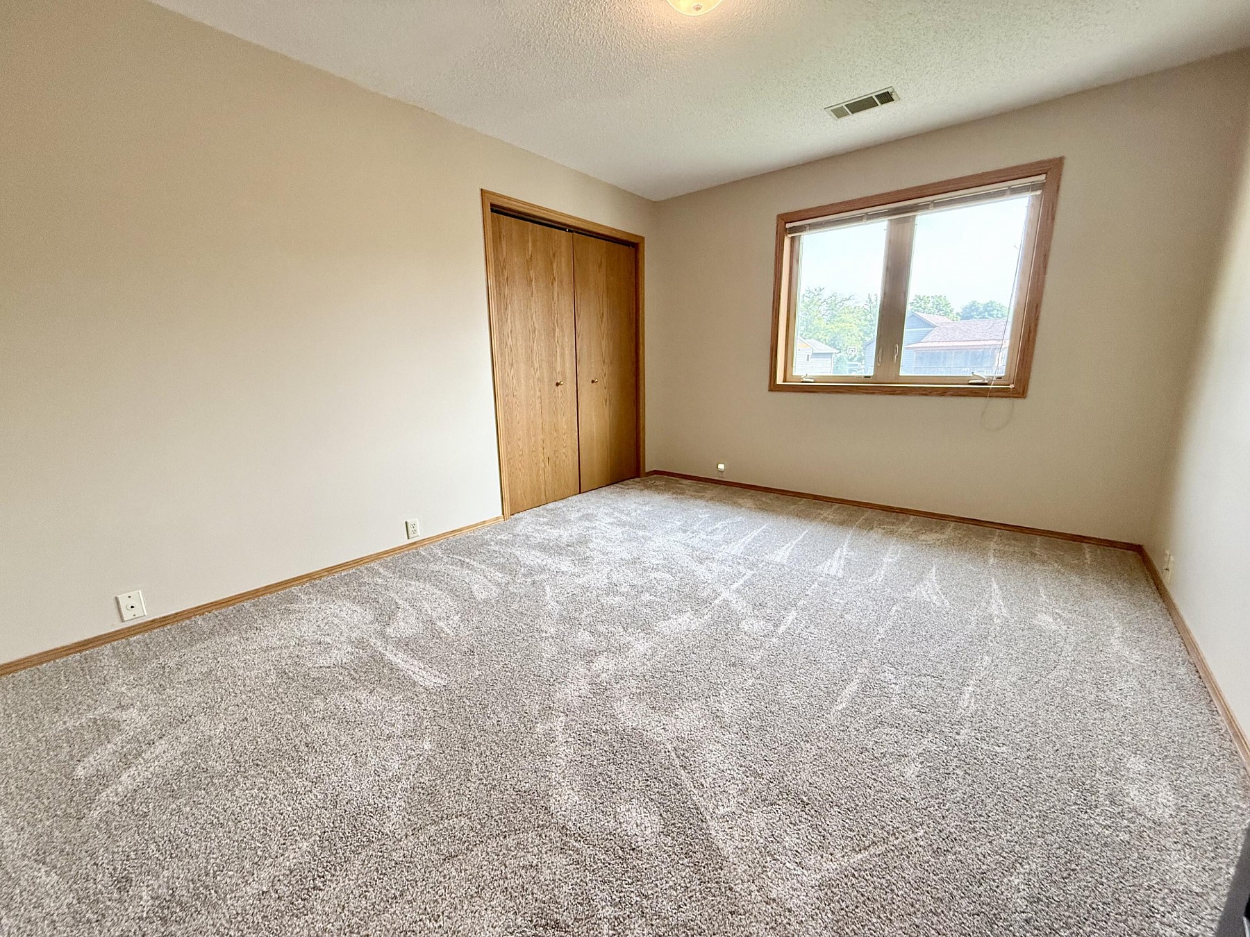 709 Park Ave Circle, Brookings, SD 57006