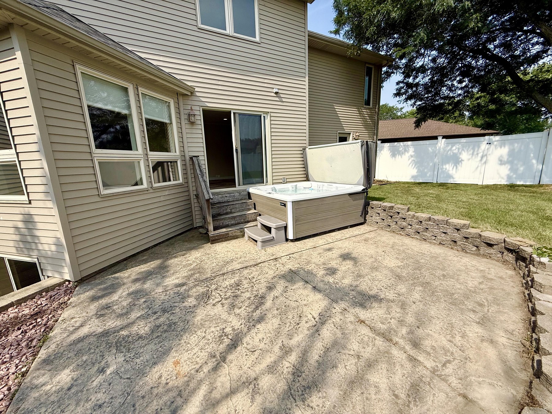 709 Park Ave Circle, Brookings, SD 57006