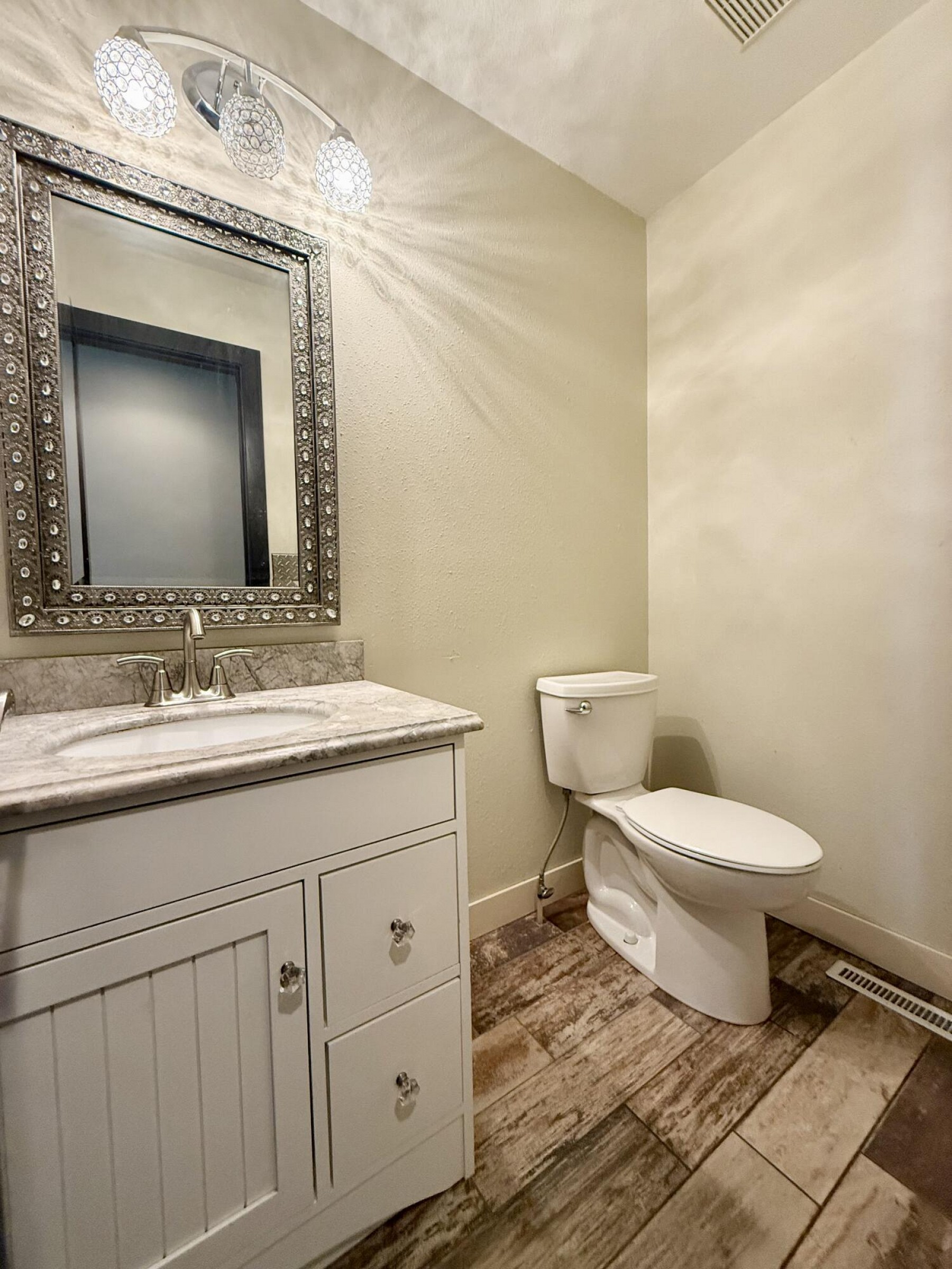 709 Park Ave Circle, Brookings, SD 57006