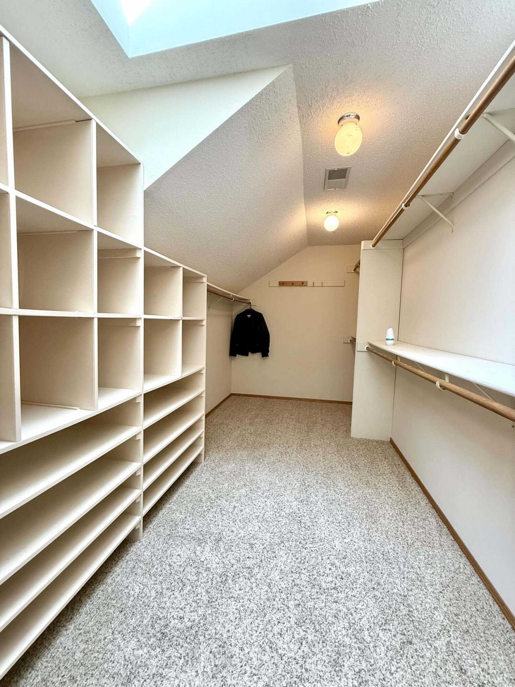 709 Park Ave Circle, Brookings, SD 57006