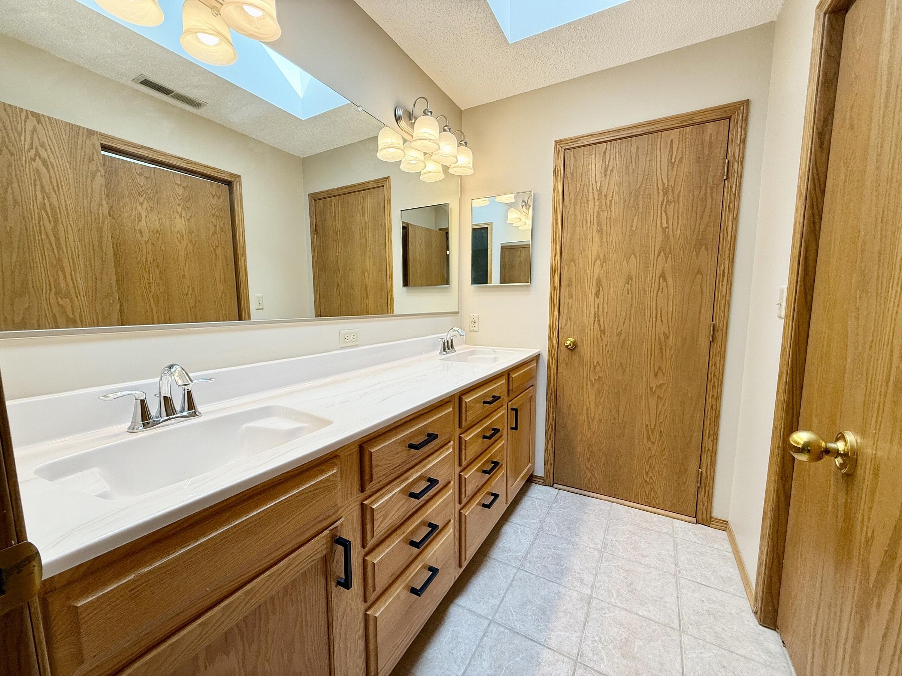 709 Park Ave Circle, Brookings, SD 57006