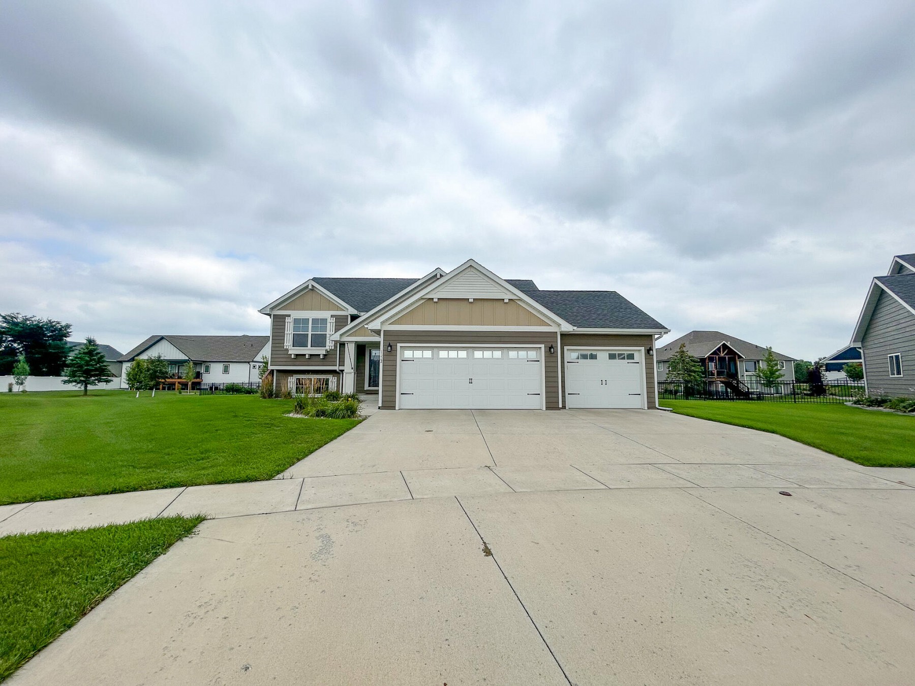 1322 Christine Circle, Brookings, SD 57006