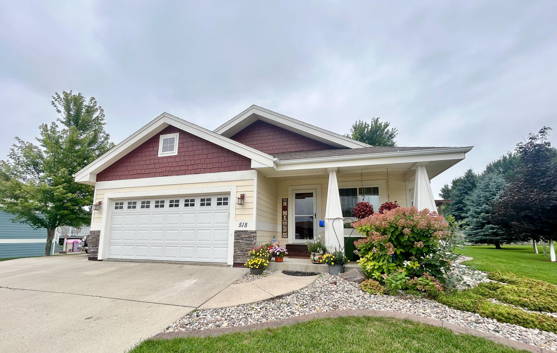 518 Cardinal Dr Circle, Brookings, SD 57006