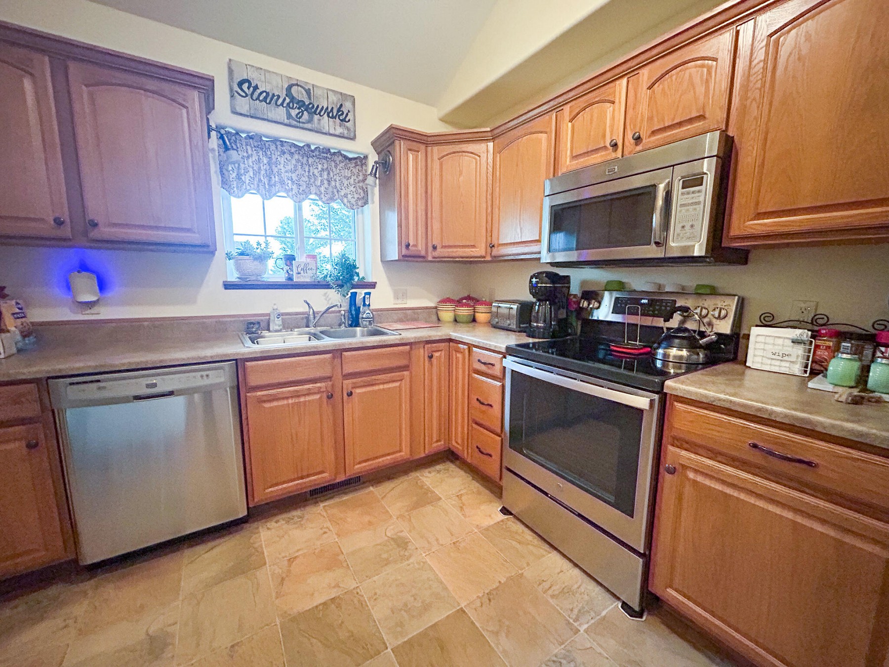 518 Cardinal Dr Circle, Brookings, SD 57006