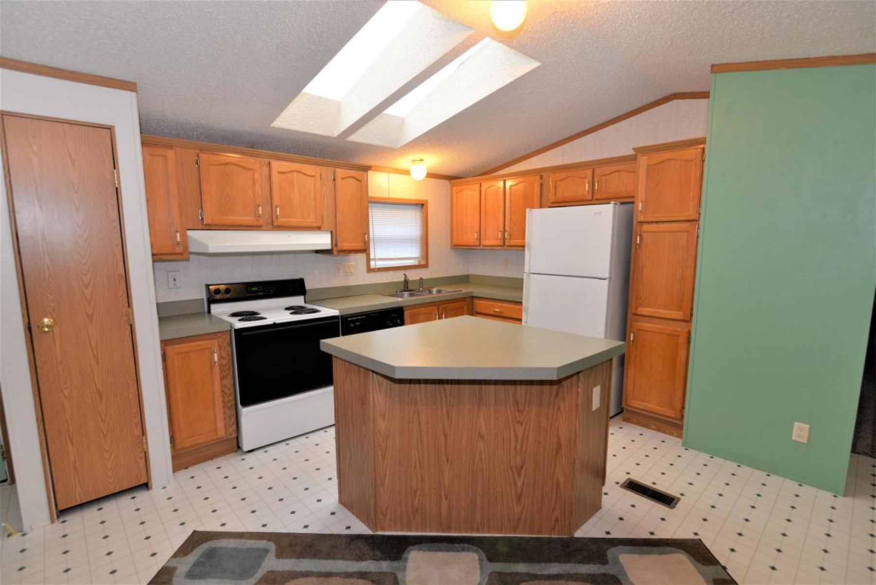 904 Tumbleweed Road, Brookings, SD 57006