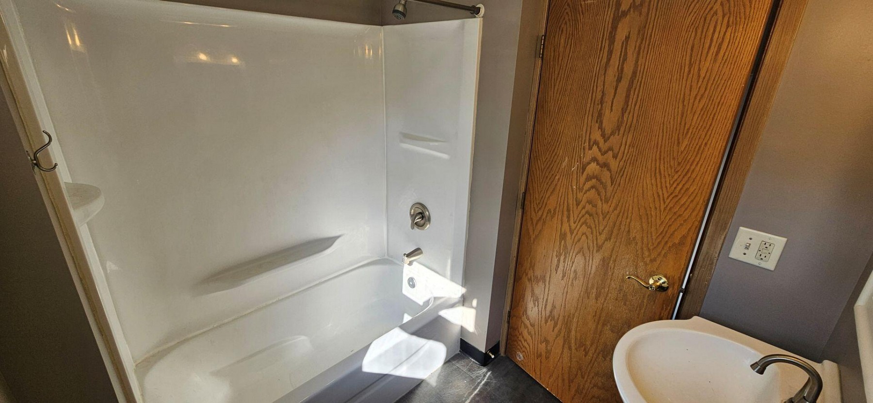 711 6th Avenue, Brookings, SD 57006