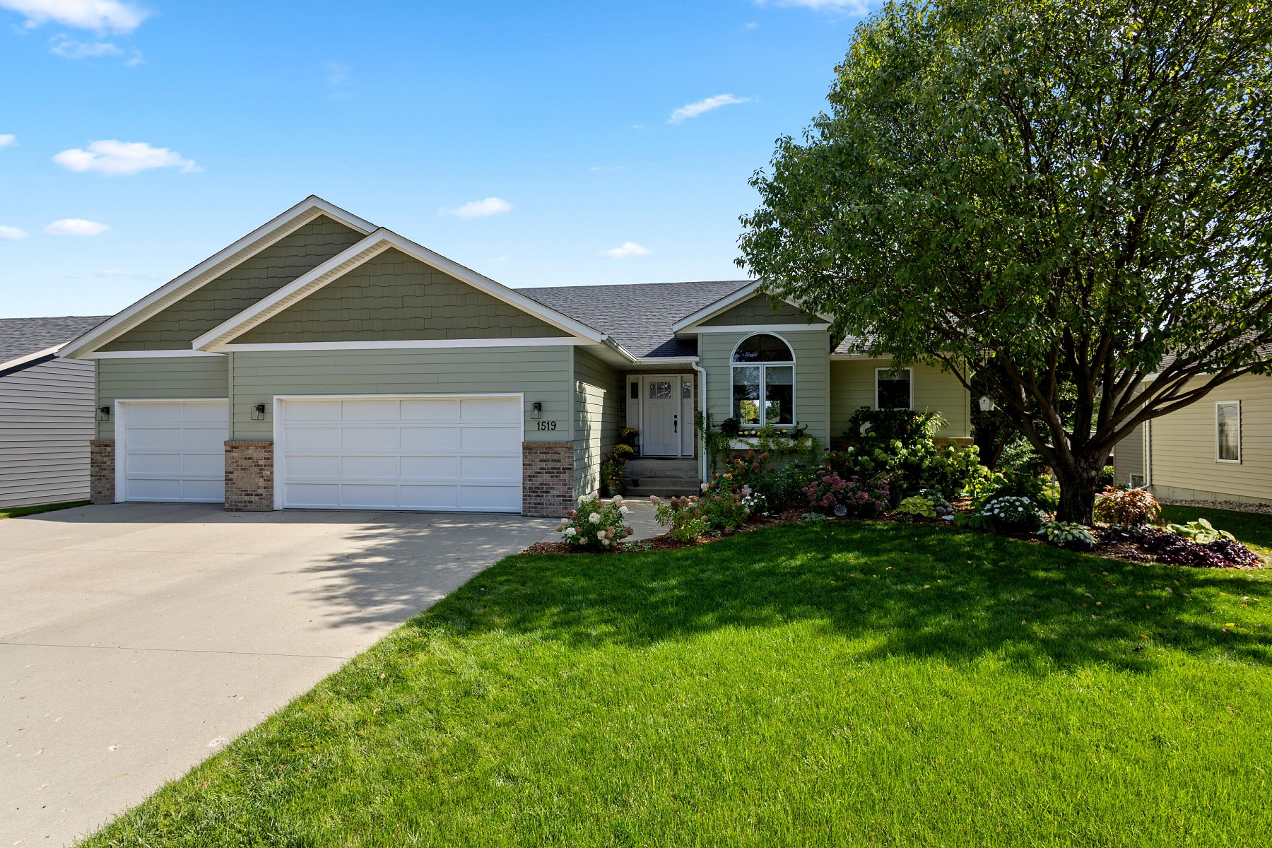 1519 Pine Ridge Road, Brookings, SD 57006