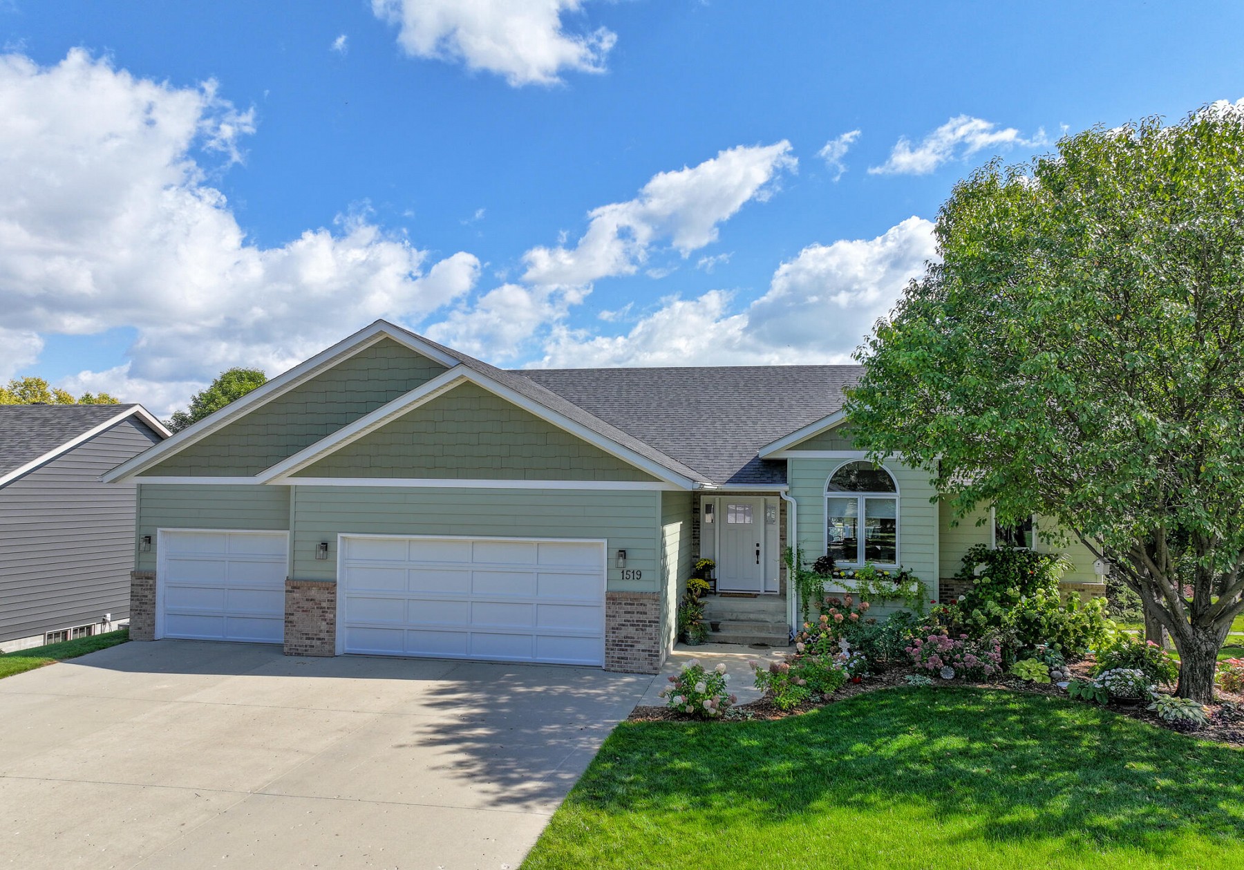 1519 Pine Ridge Road, Brookings, SD 57006