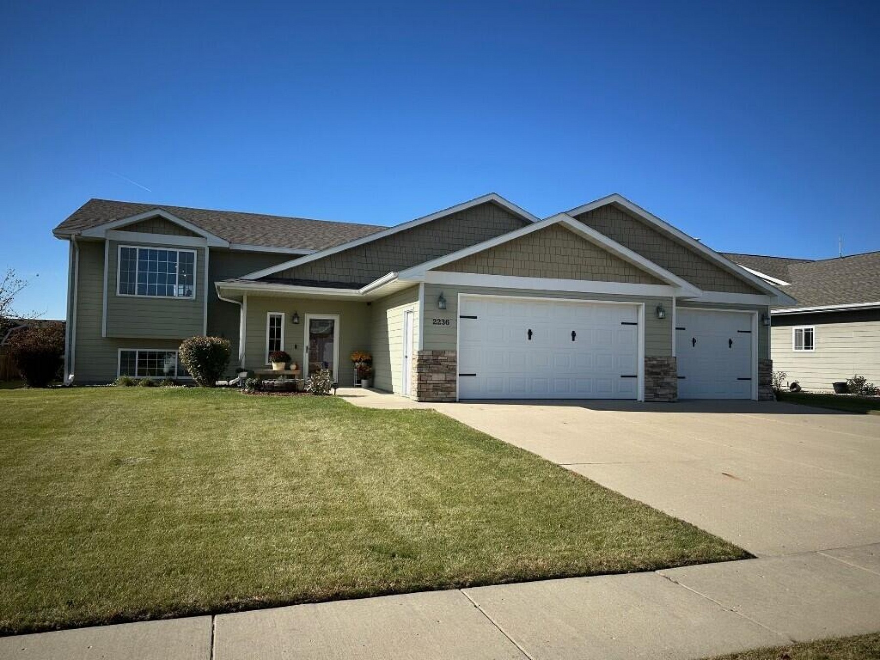 2236 16th Avenue S, Brookings, SD 57006