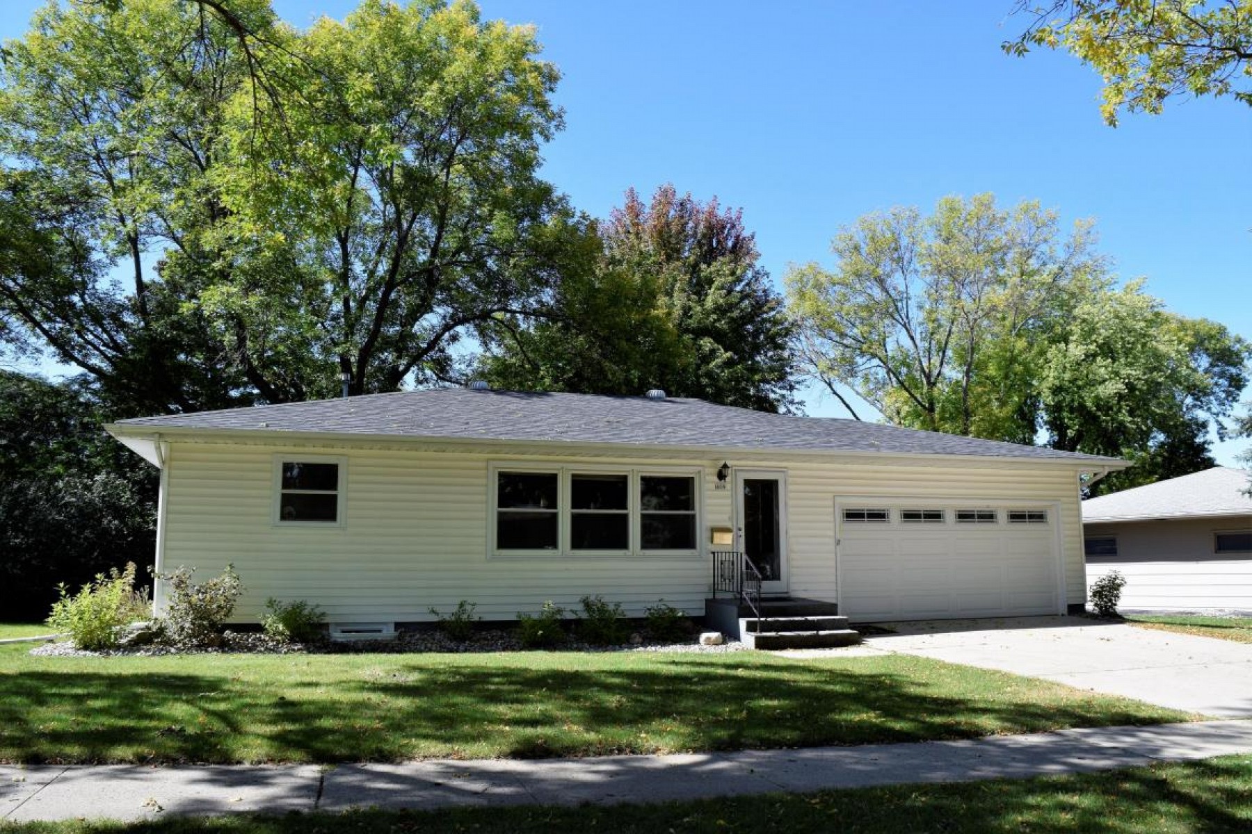 409 20th Avenue, Brookings, SD 57006