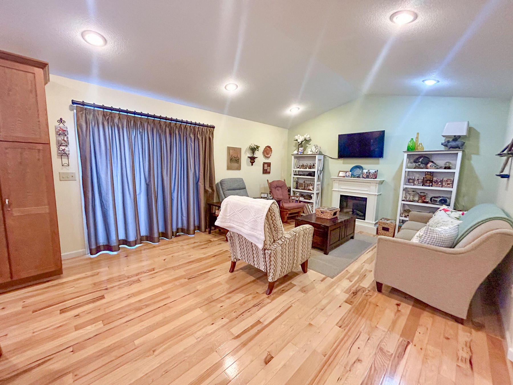 901 Deer Lane, Brookings, SD 57006