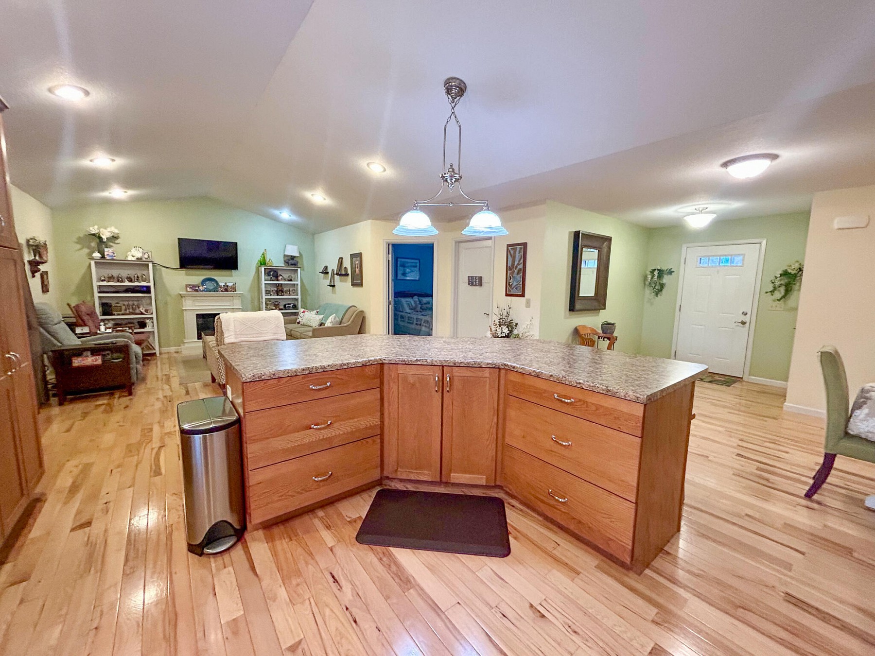 901 Deer Lane, Brookings, SD 57006