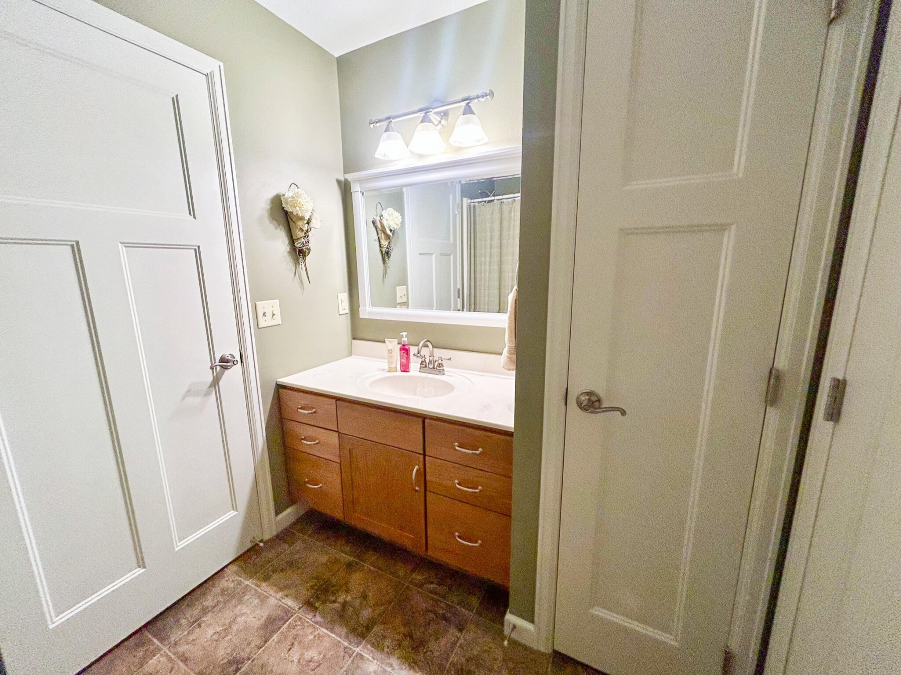 901 Deer Lane, Brookings, SD 57006