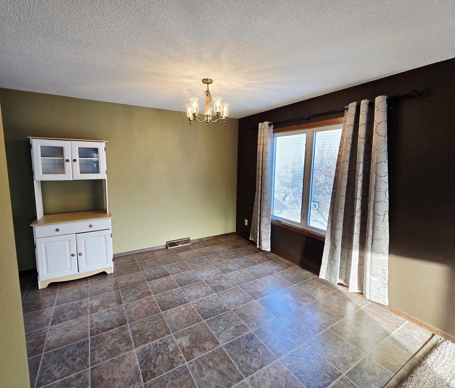 1945 Orchard&nbsp;Drive, Brookings, SD 57006