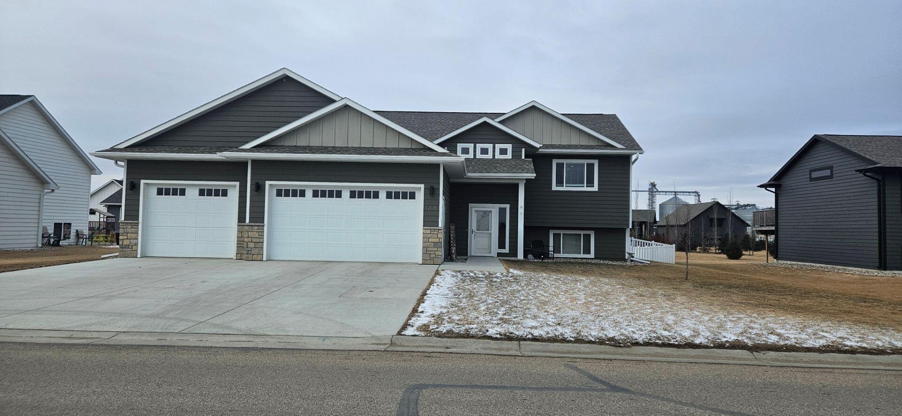 1208 6th&nbsp;Street, Volga, SD 57071