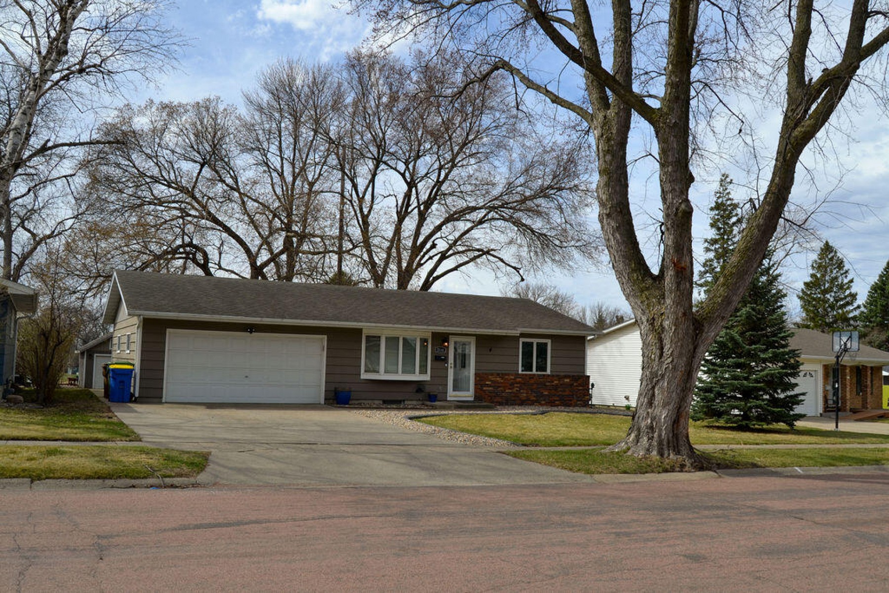 2110 Derdall&nbsp;Drive, Brookings, SD 57006