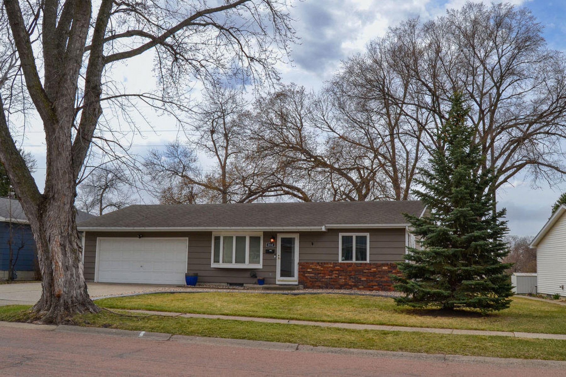2110 Derdall&nbsp;Drive, Brookings, SD 57006
