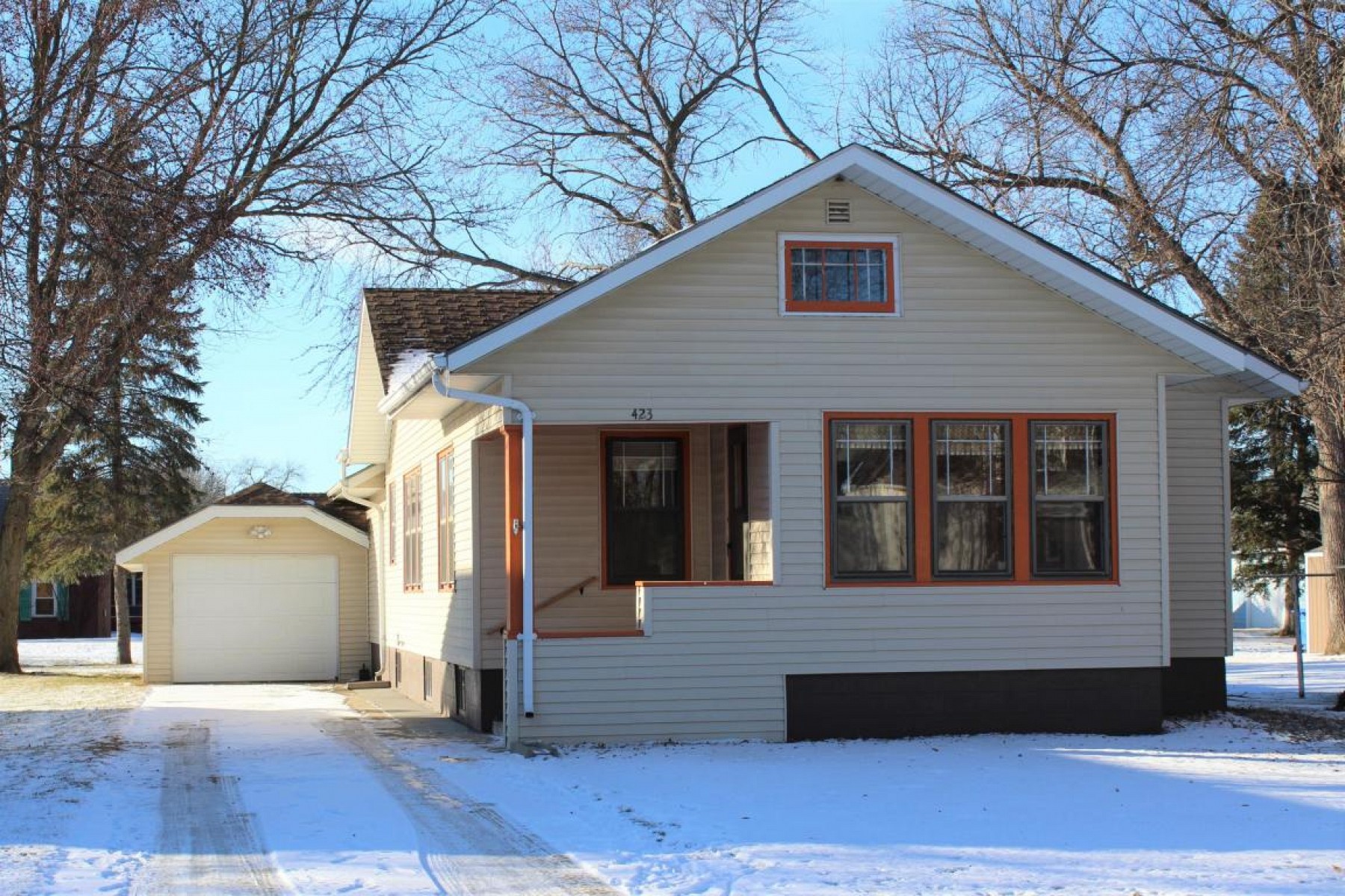 423 Kasan Avenue, Volga, SD 57071