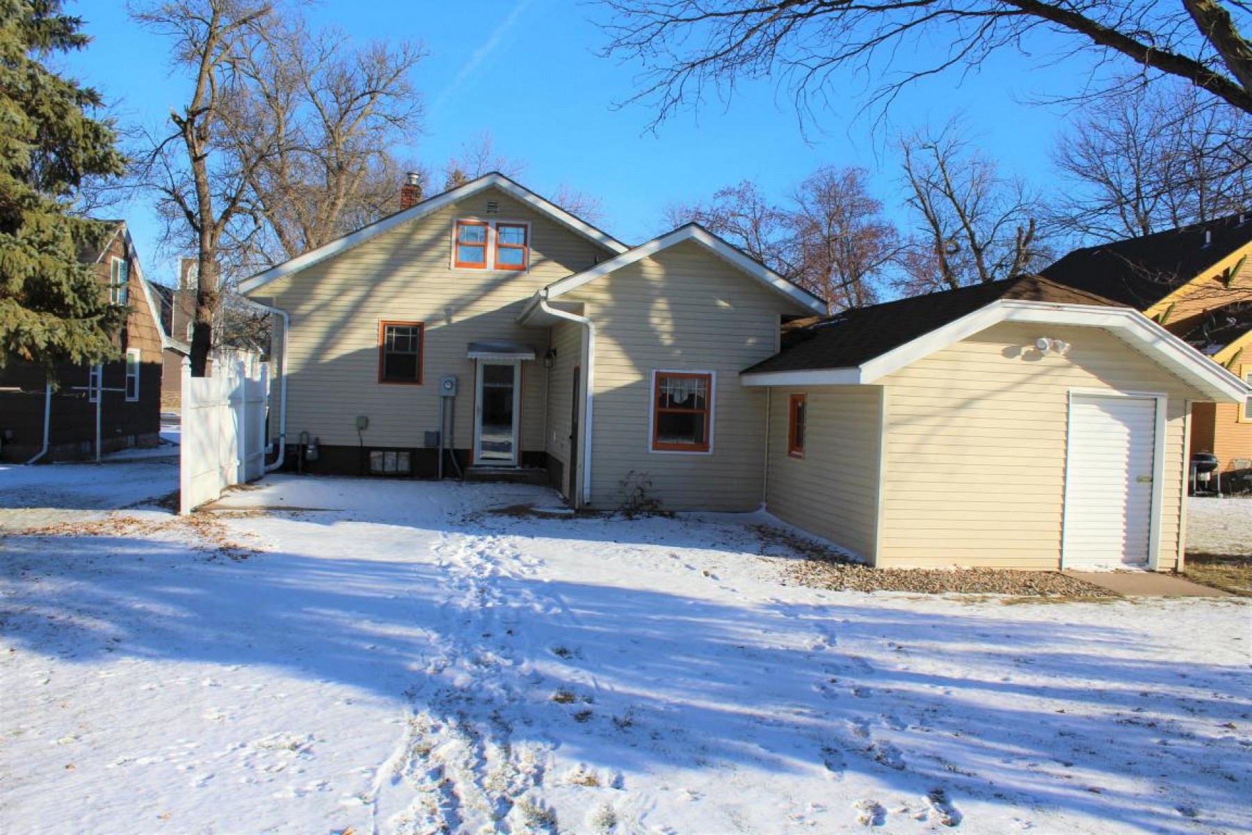 423 Kasan Avenue, Volga, SD 57071