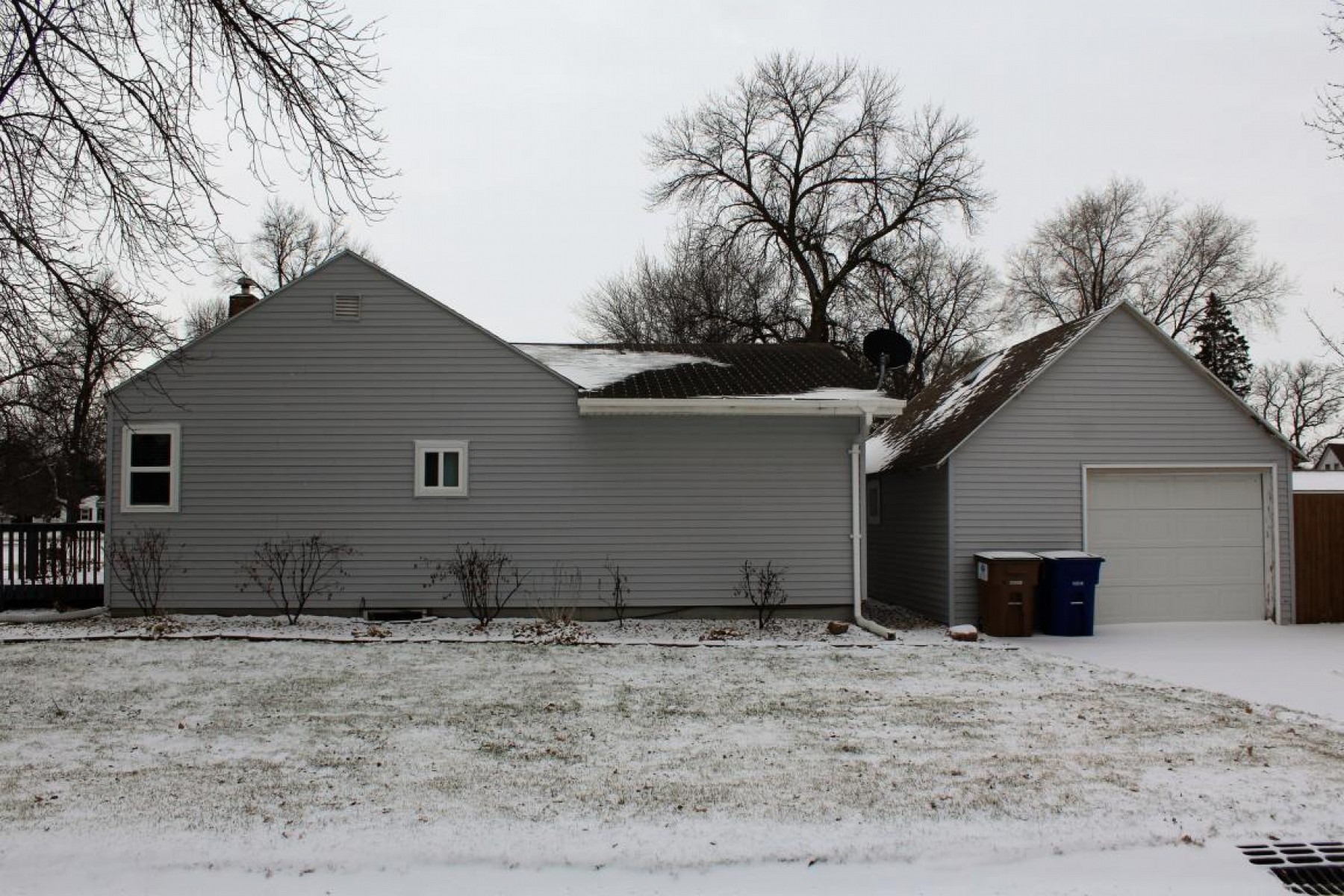 403 Hansina Avenue, Volga, SD 57071