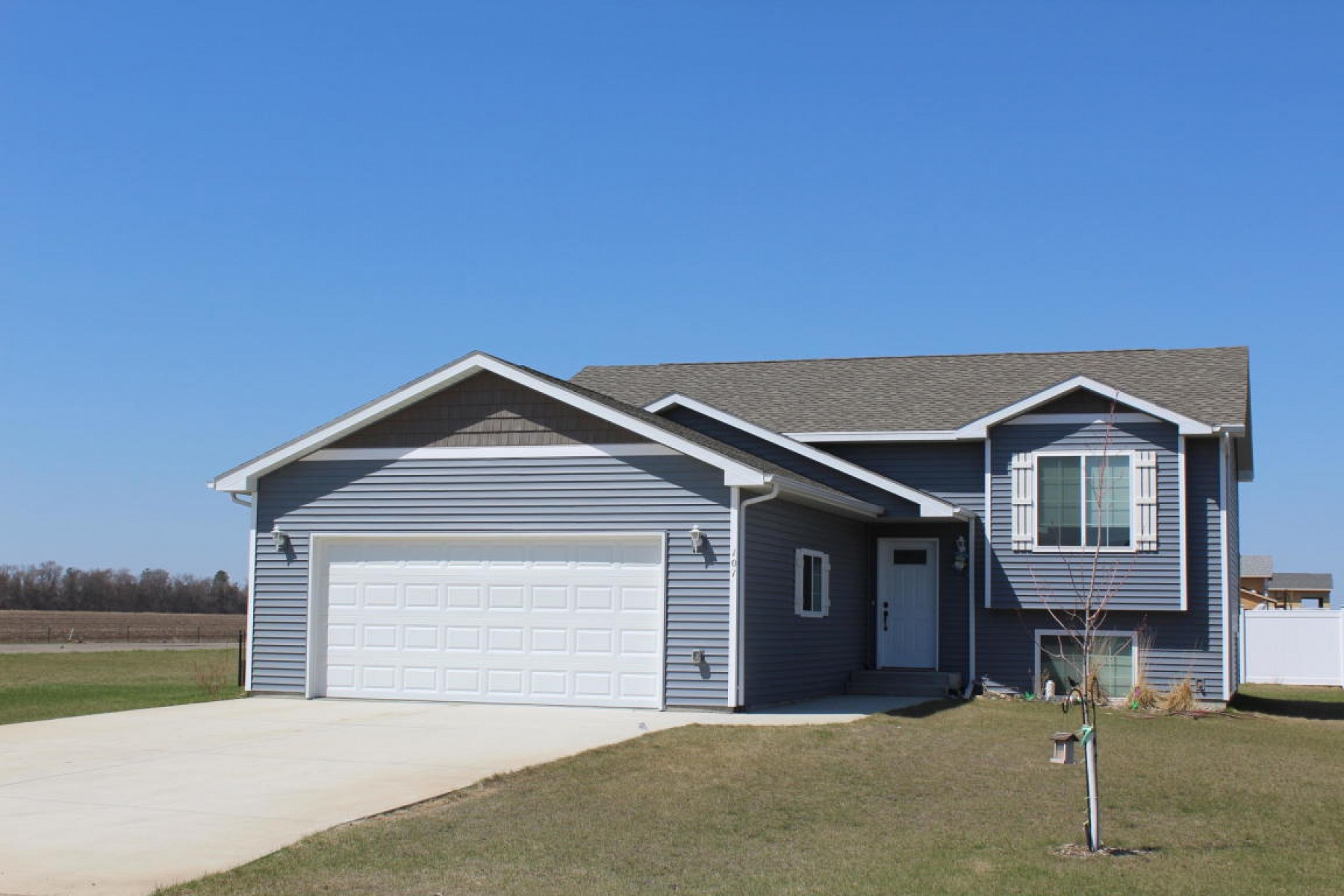 101 Edman Avenue, Volga, SD 57071