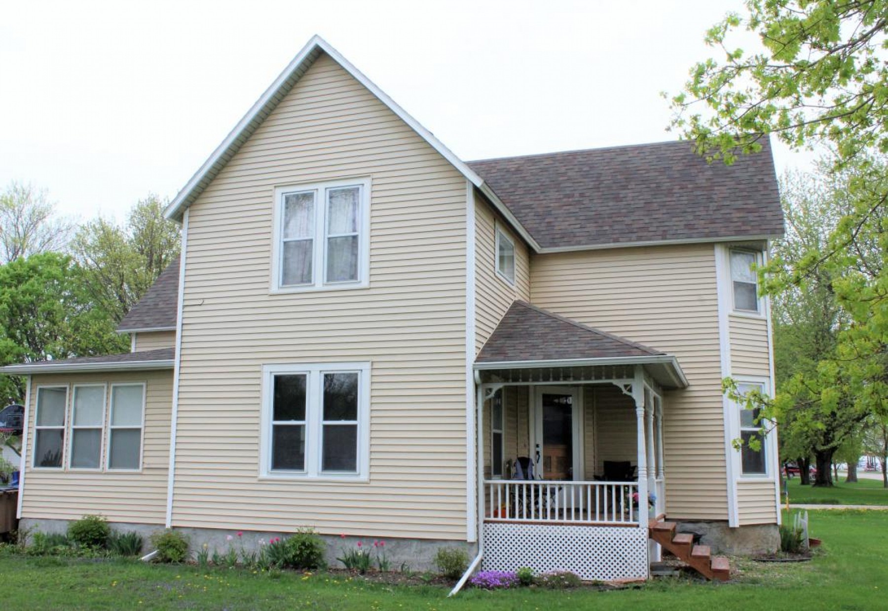 225 Hansina Avenue, Volga, SD 57071