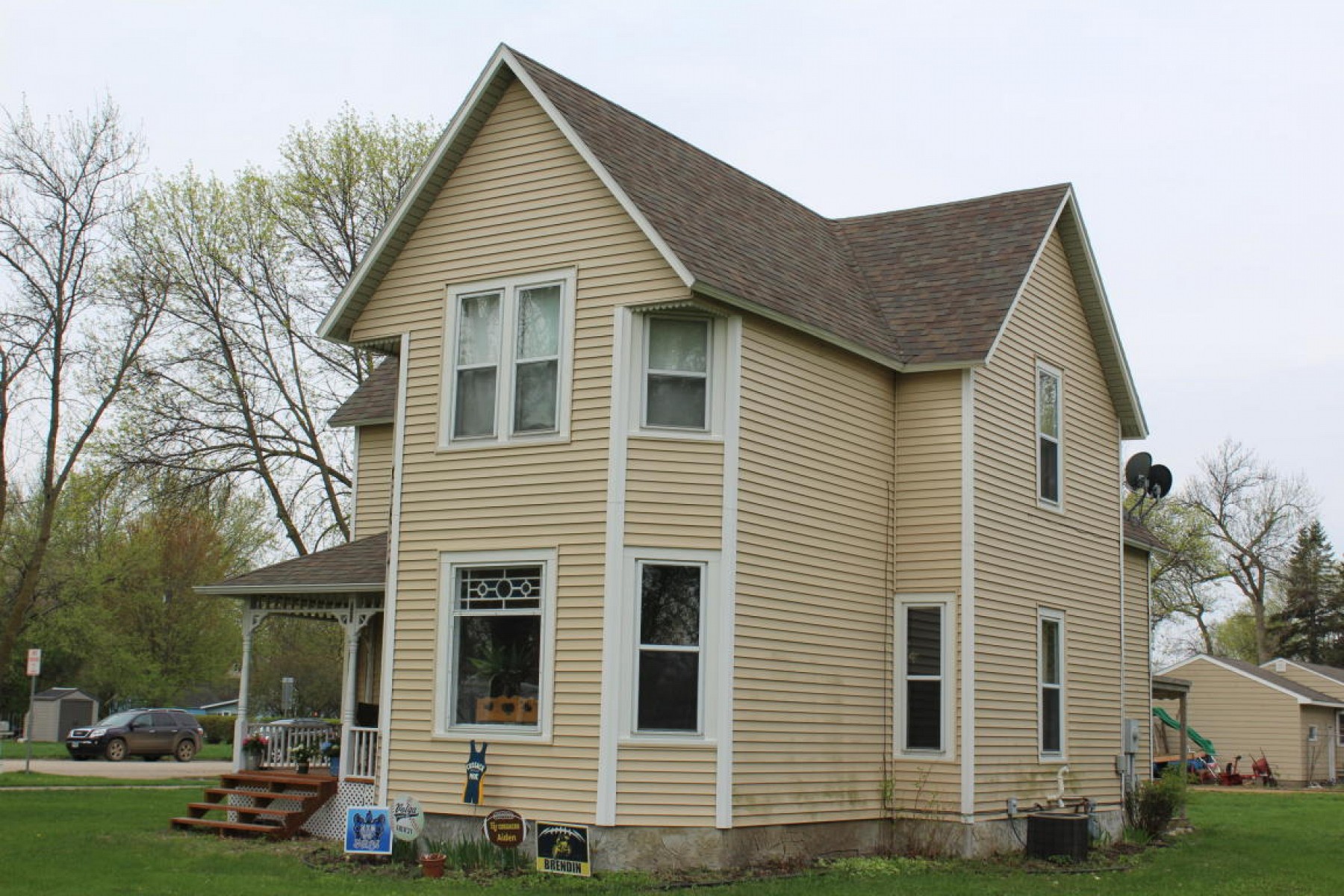 225 Hansina Avenue, Volga, SD 57071