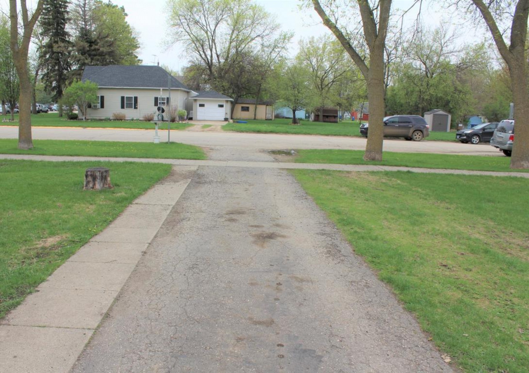 225 Hansina Avenue, Volga, SD 57071