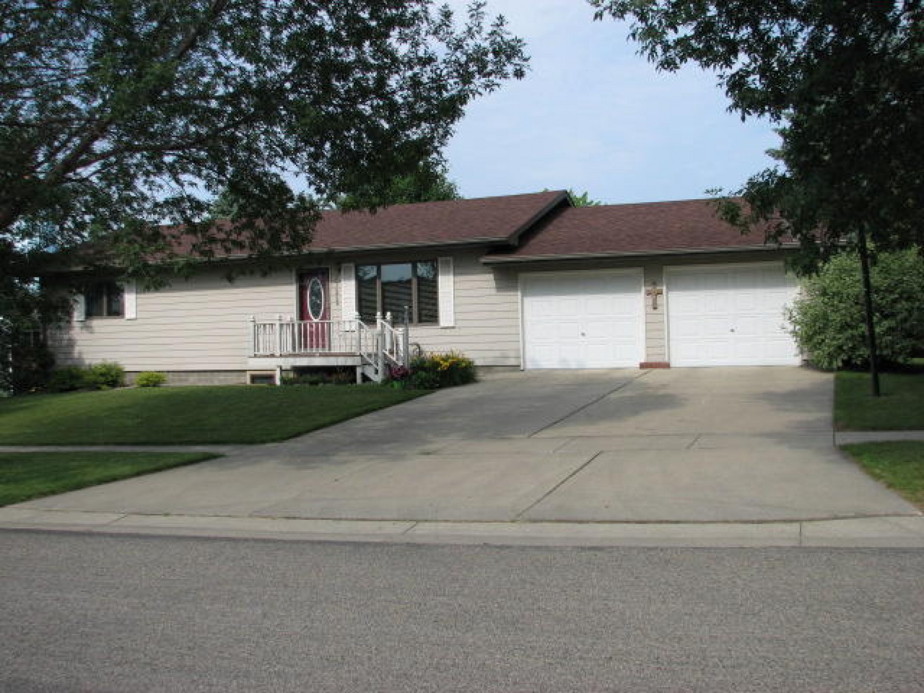 1722 Eberlein Drive, Brookings, SD 57006