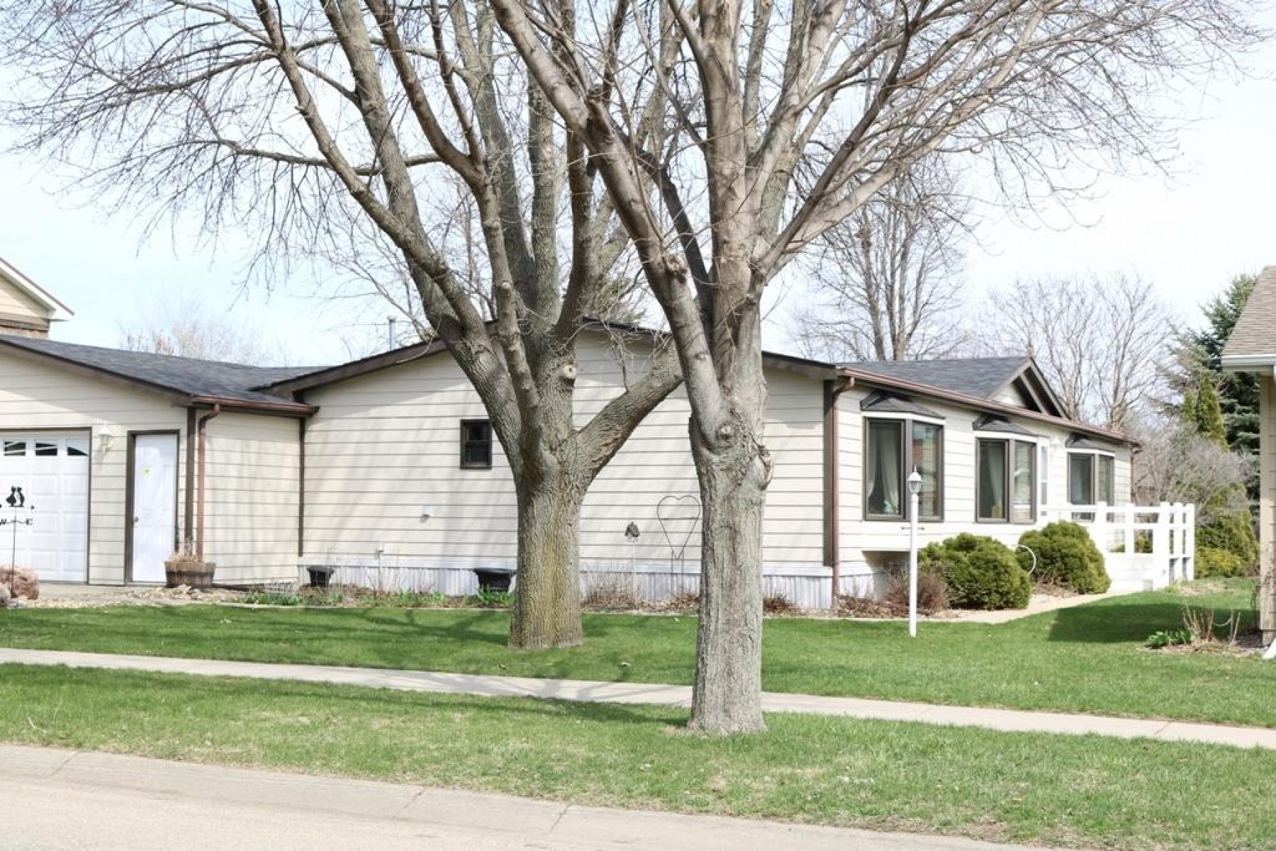 605 6th Avenue S, Brookings, SD 57006